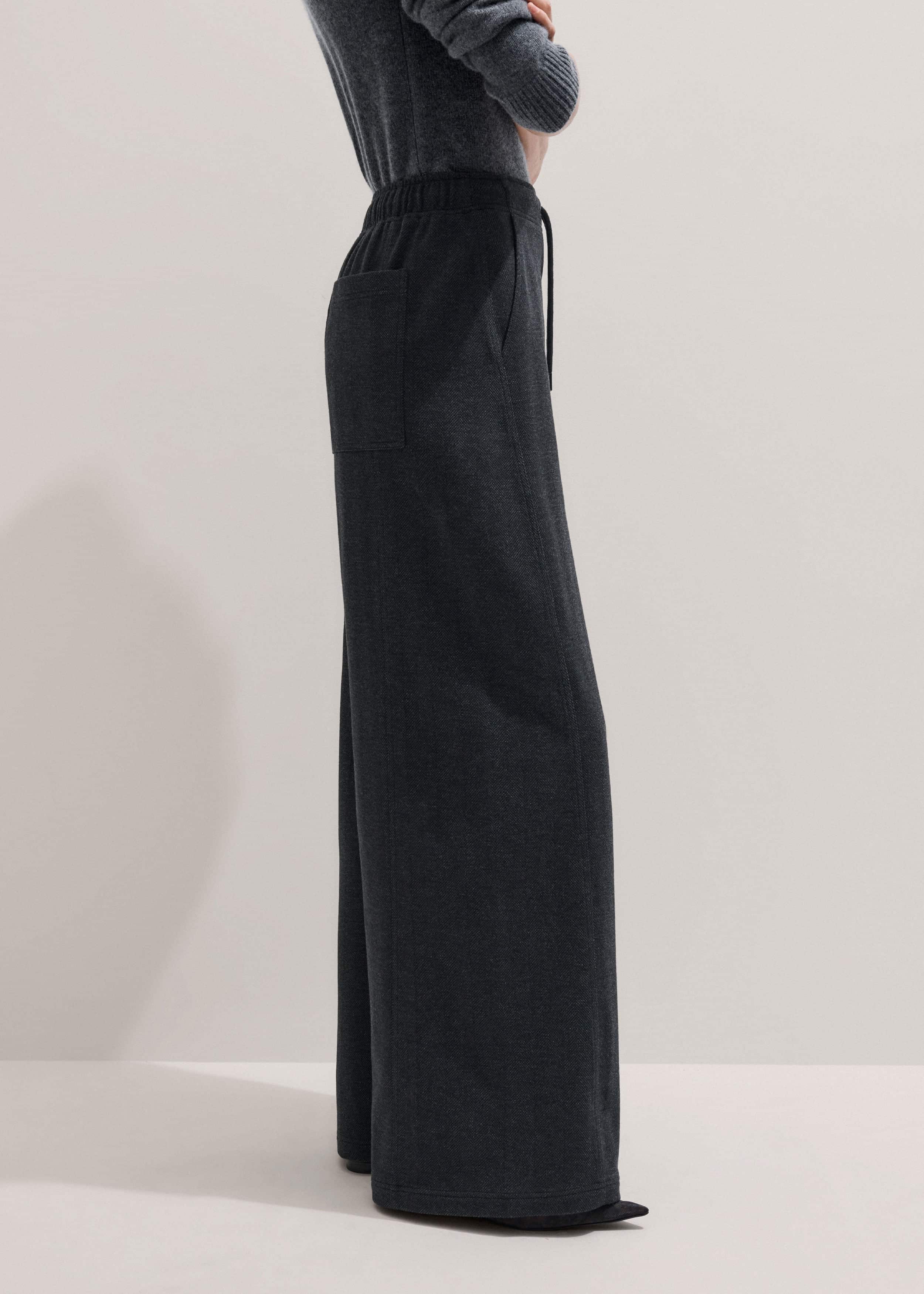 Gray Herringbone Barrel-Leg Pant meandem