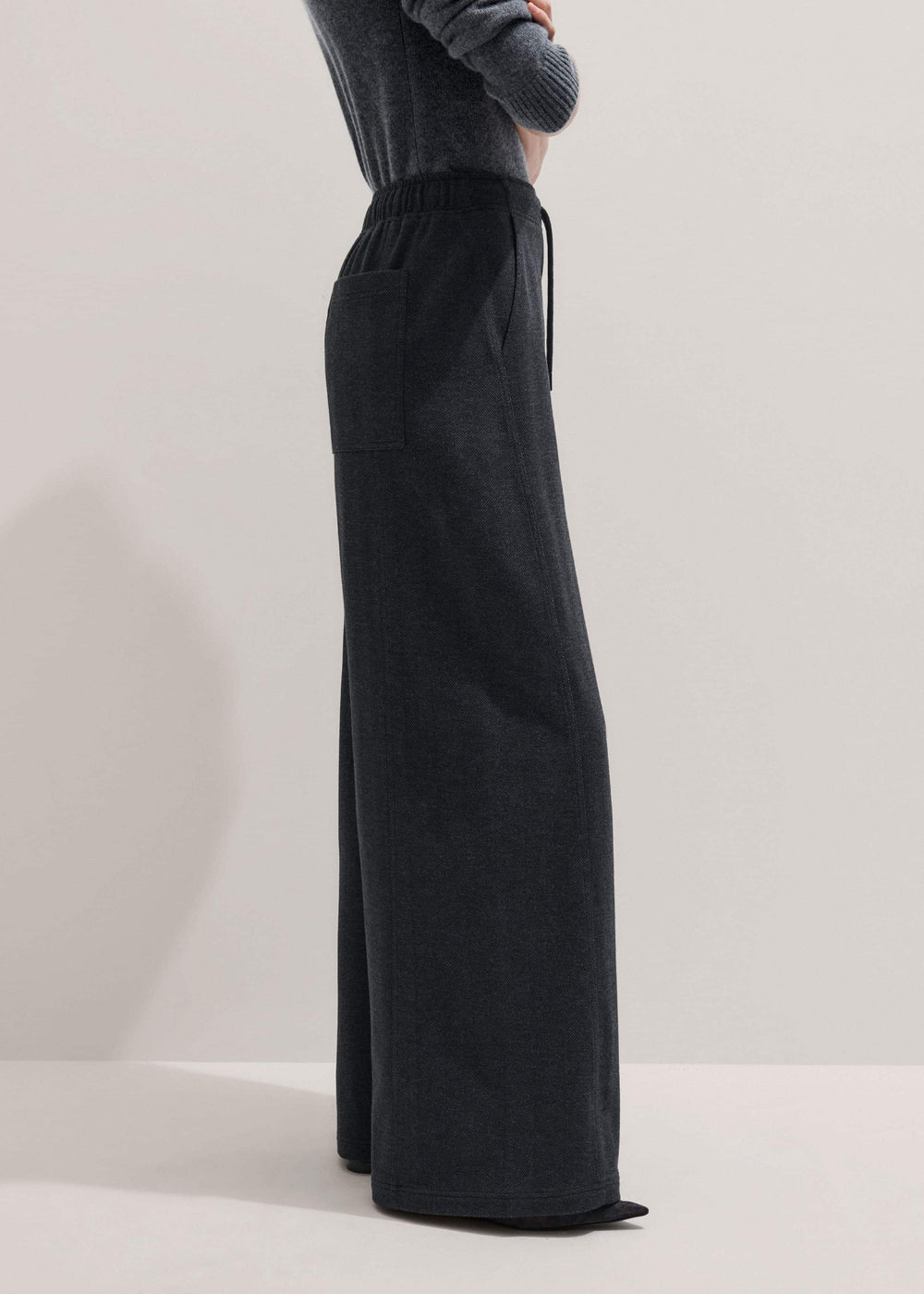 Gray Herringbone Barrel-Leg Pant meandem