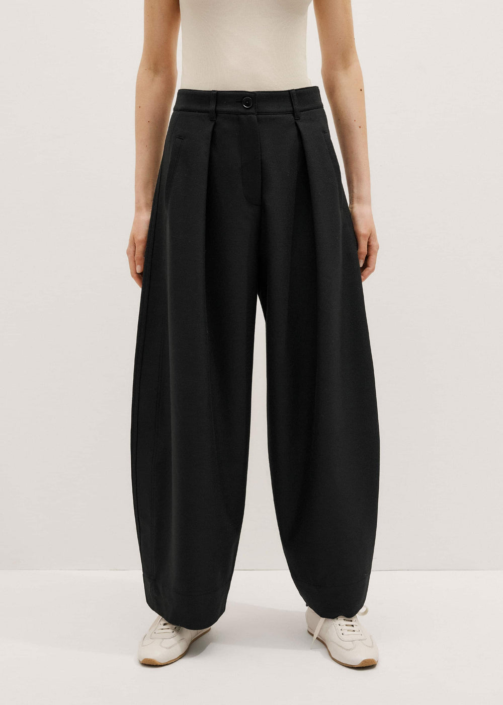 Black Barrel Leg Pant meandem