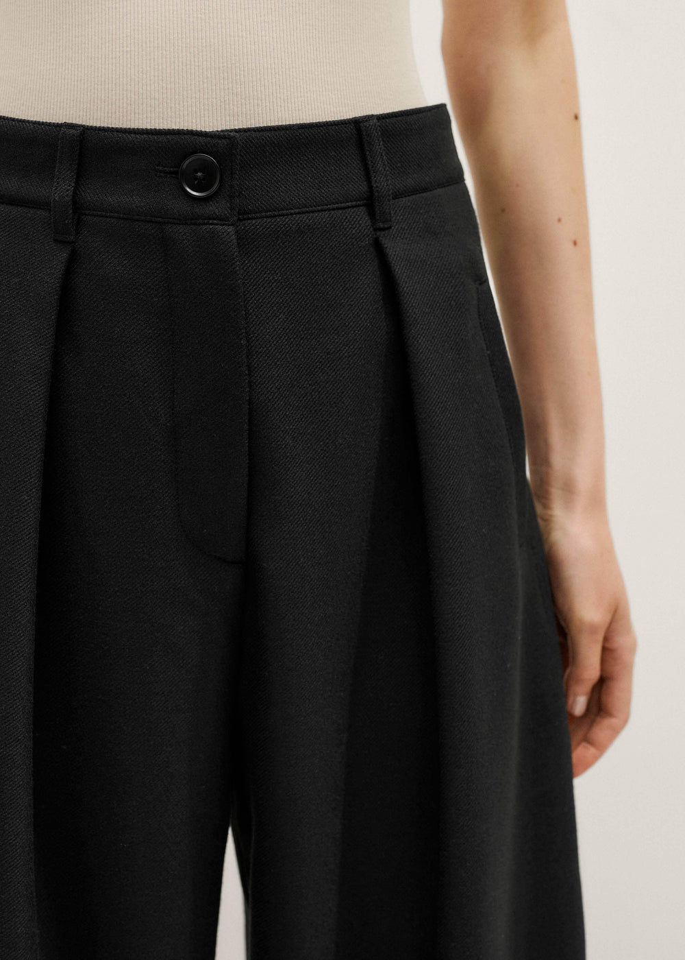 Black Barrel Leg Pant meandem