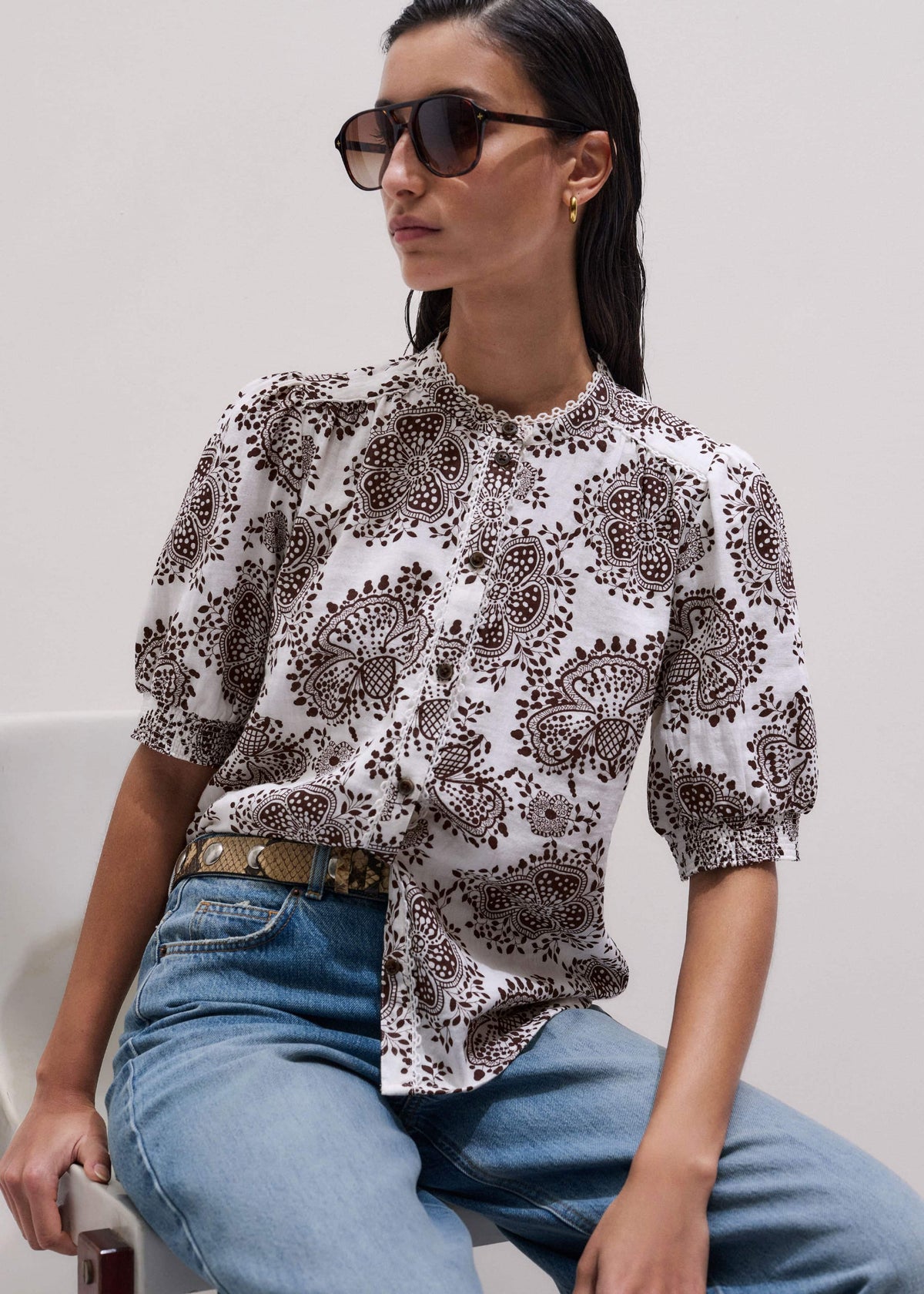 White Cheesecloth In-Full-Bloom Print Straight Blouse meandem