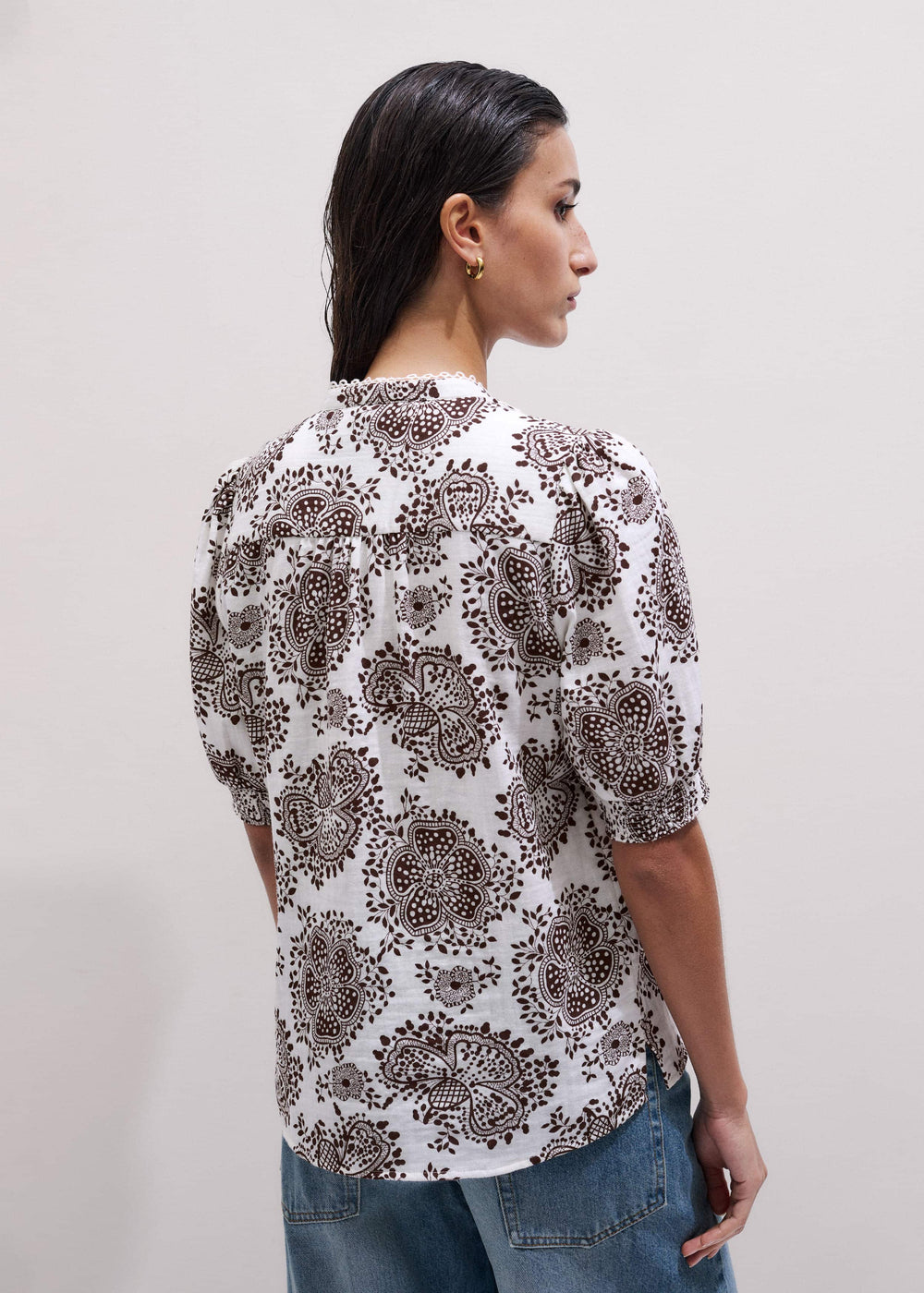 White Cheesecloth In-Full-Bloom Print Straight Blouse meandem