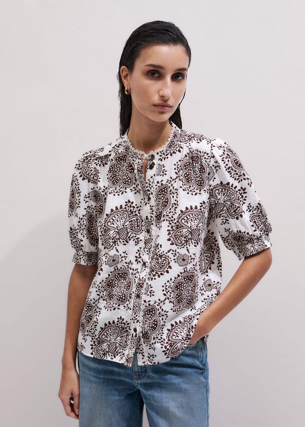 White Cheesecloth In-Full-Bloom Print Straight Blouse meandem