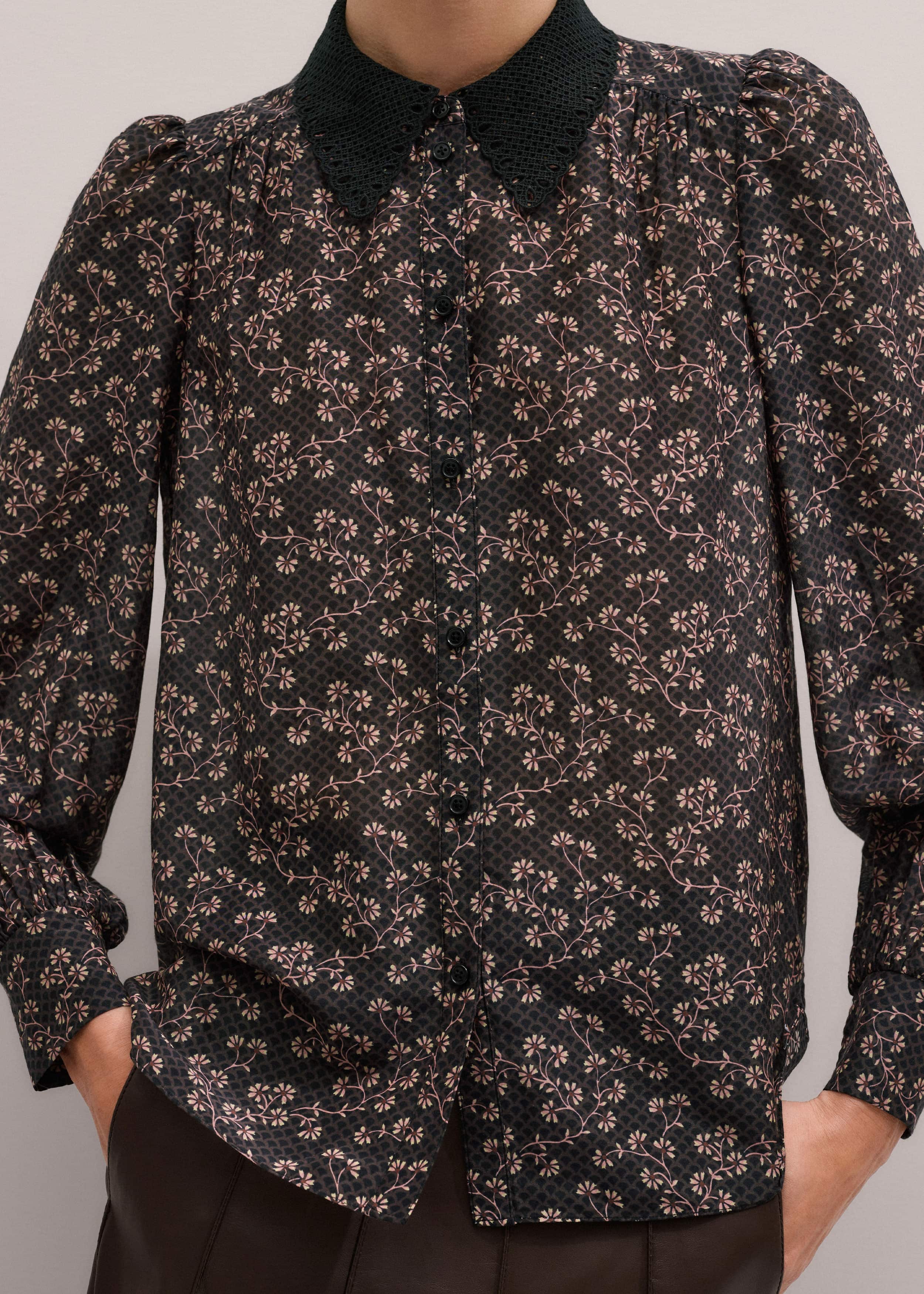 Black Scallop Daisy Print Feature Collar Blouse meandem