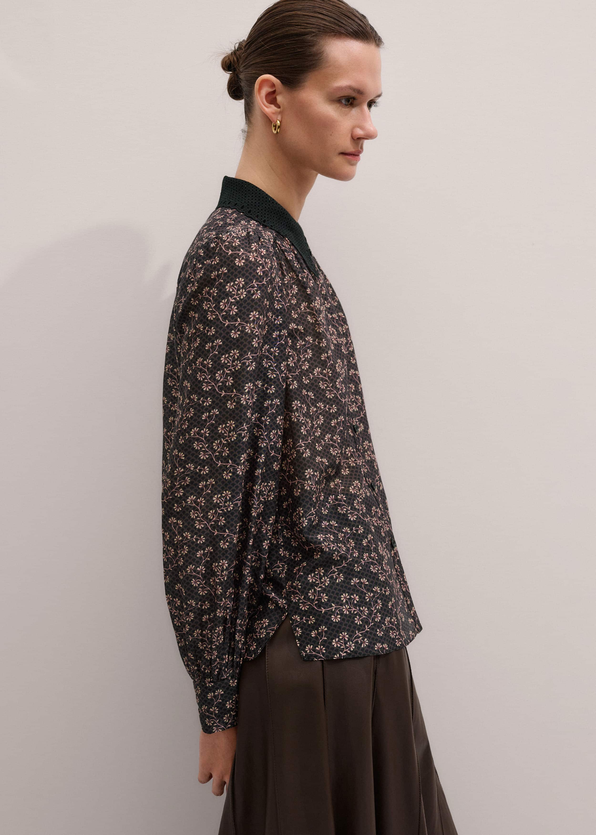 Black Scallop Daisy Print Feature Collar Blouse meandem