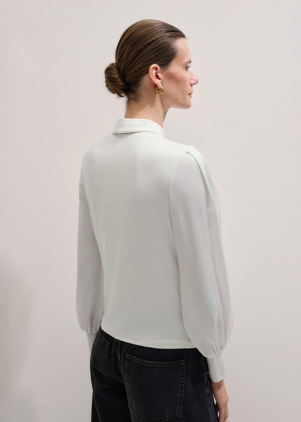 Cream Fluid Sleeve Layering Blouse meandem
