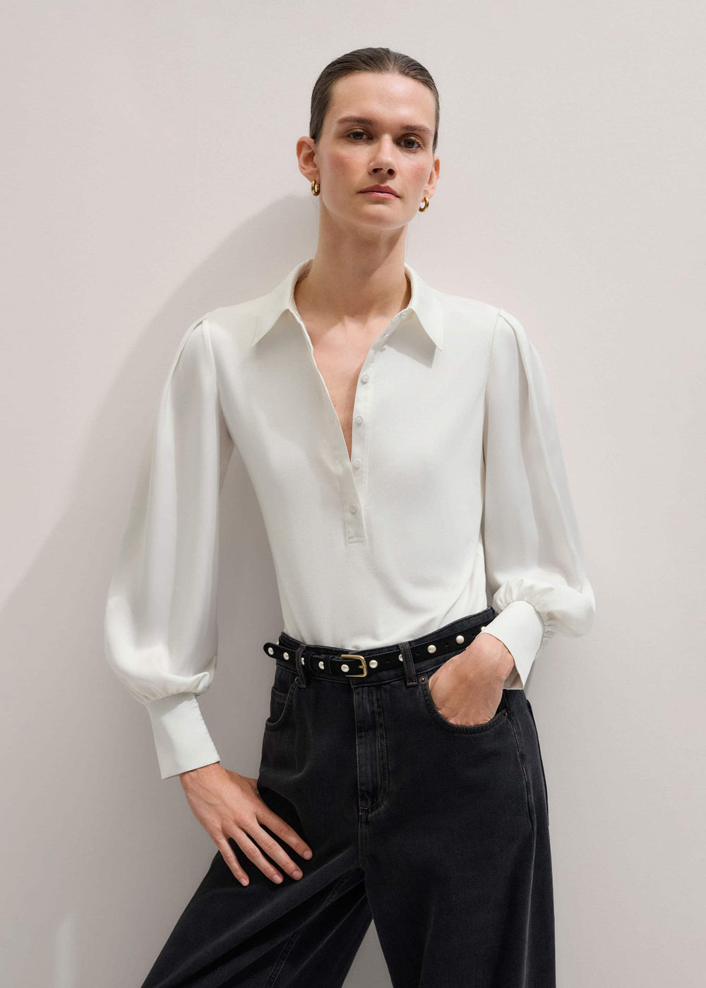 Cream Fluid Sleeve Layering Blouse meandem