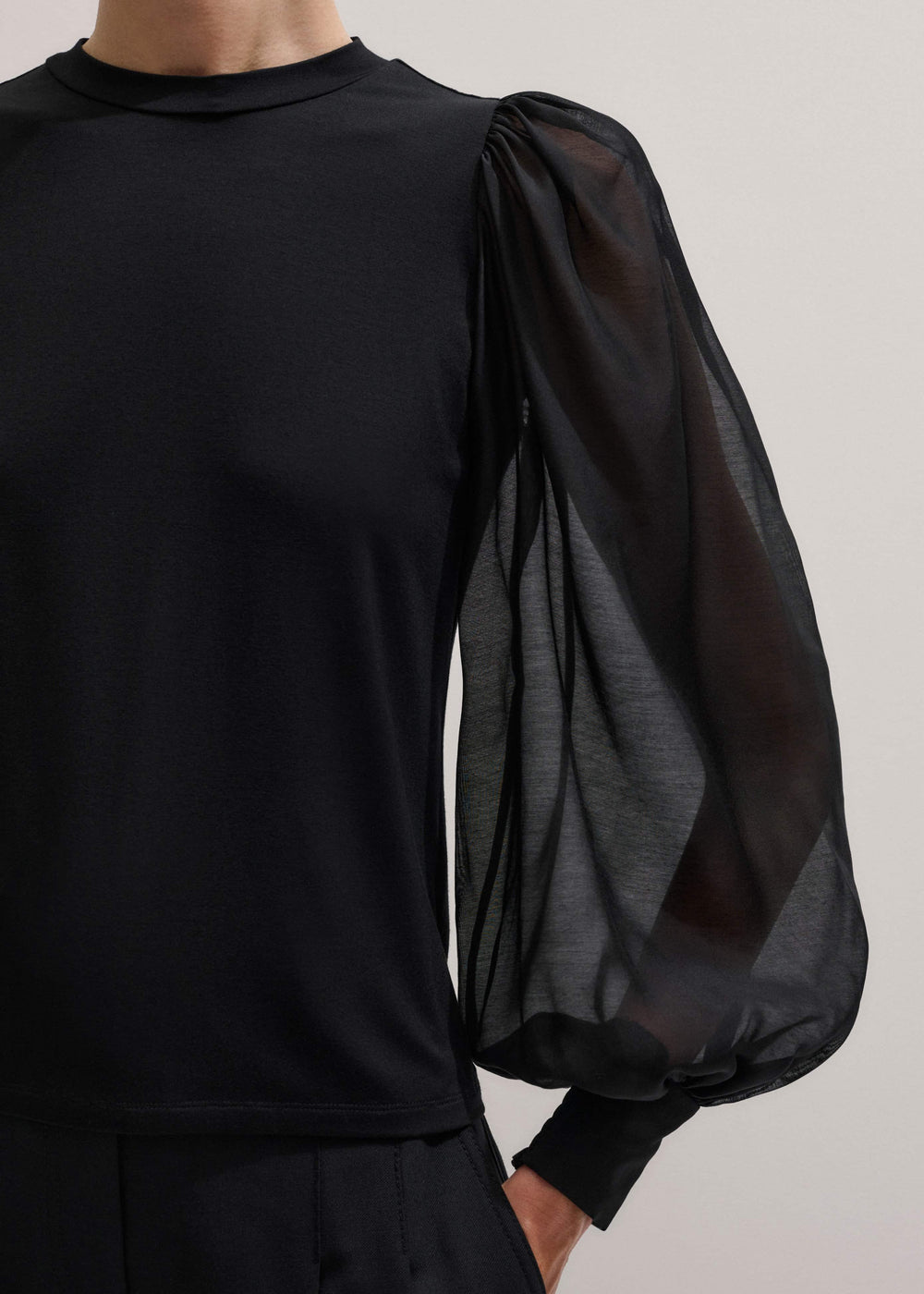 Black Balloon Sleeve Slim Layering Top meandem