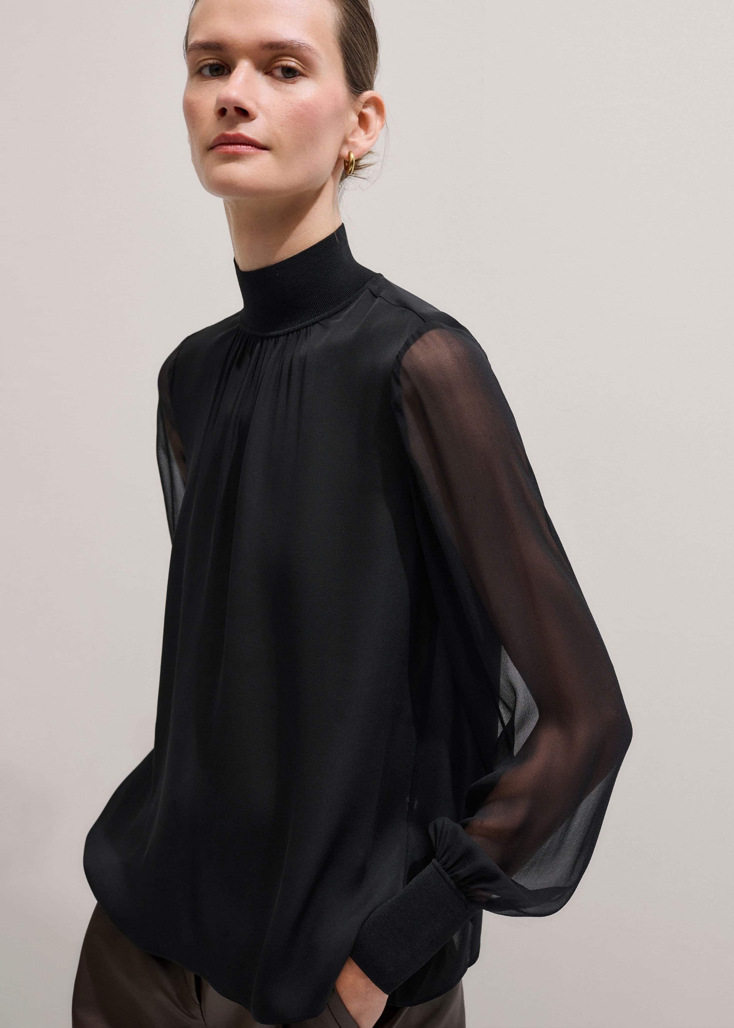 Black Silk Chic Rib Straight Blouse meandem