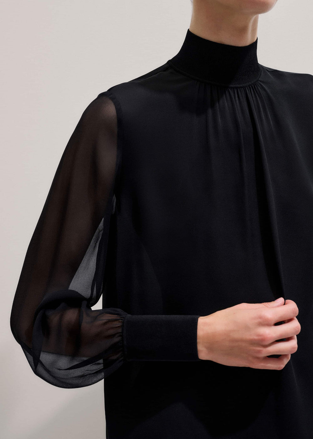 Black Silk Chic Rib Straight Blouse meandem