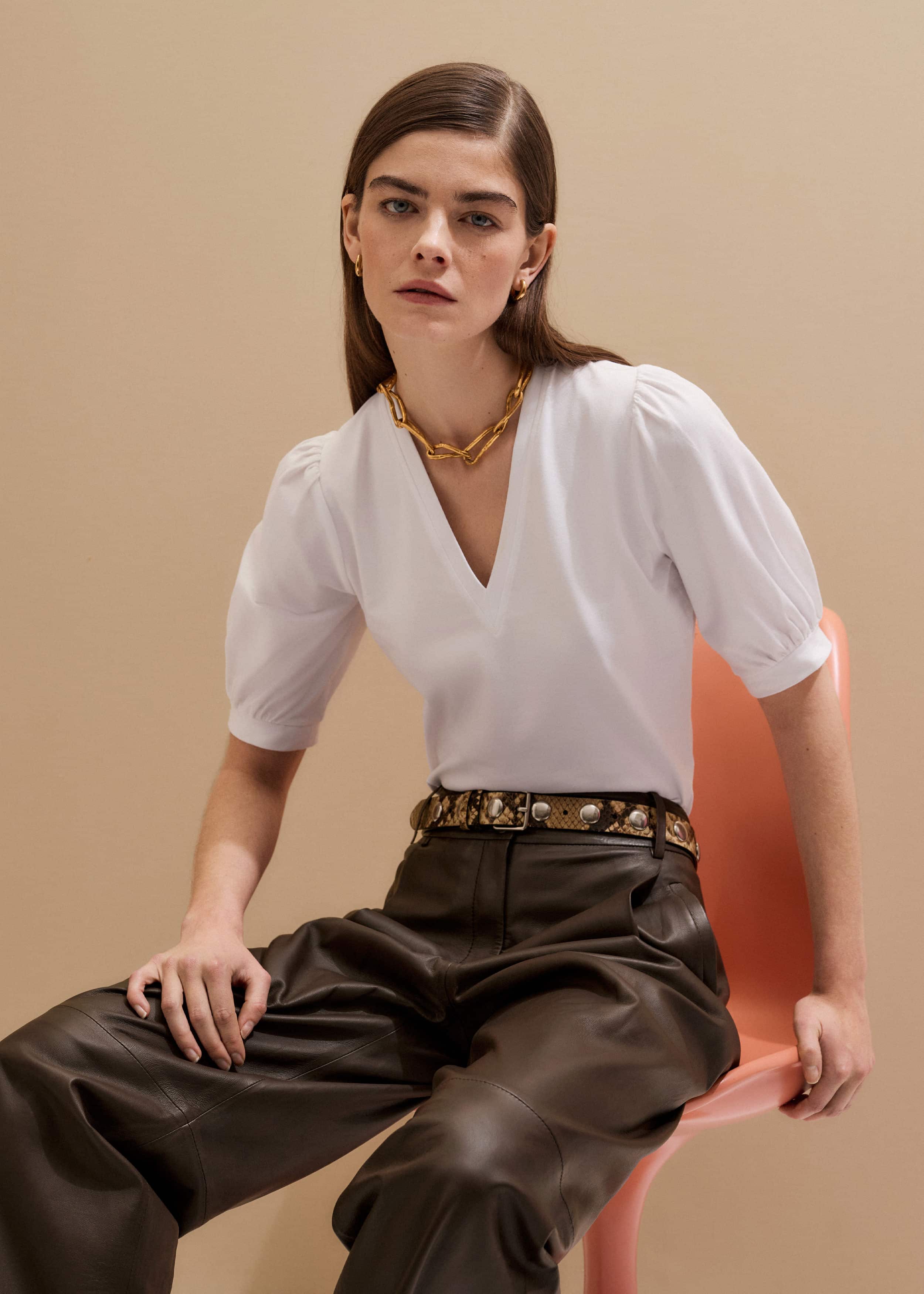 White Feminine Sleeve V-Neck Tee meandem