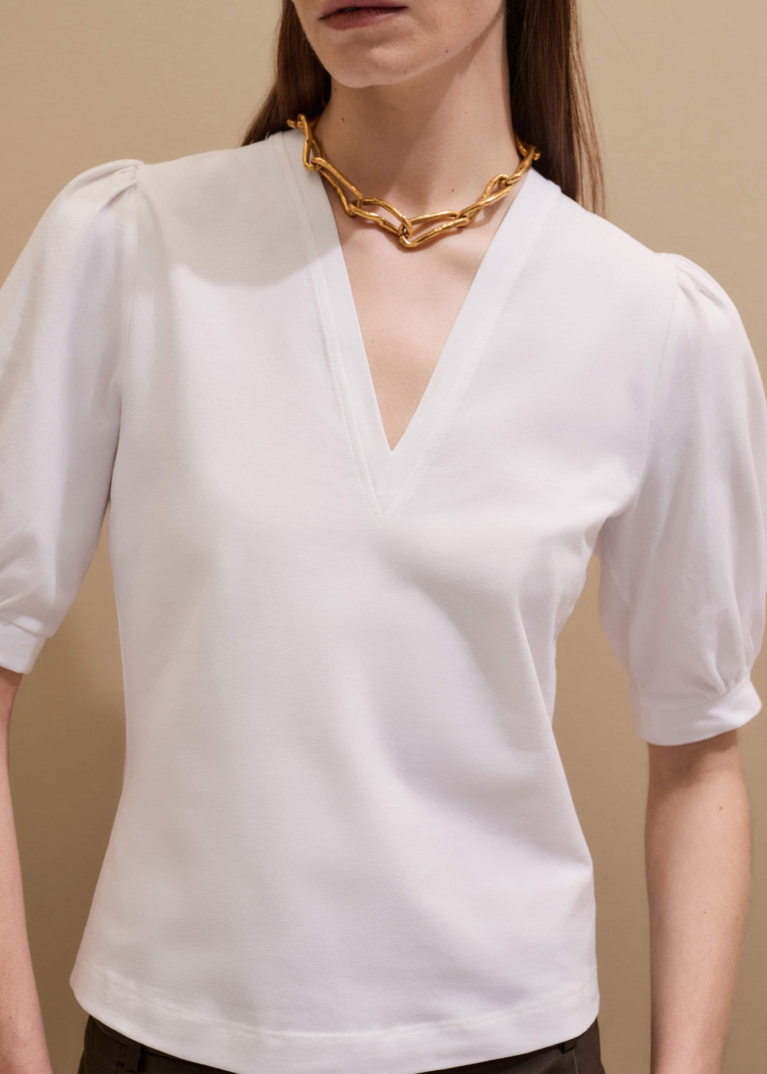 White Feminine Sleeve V-Neck Tee meandem