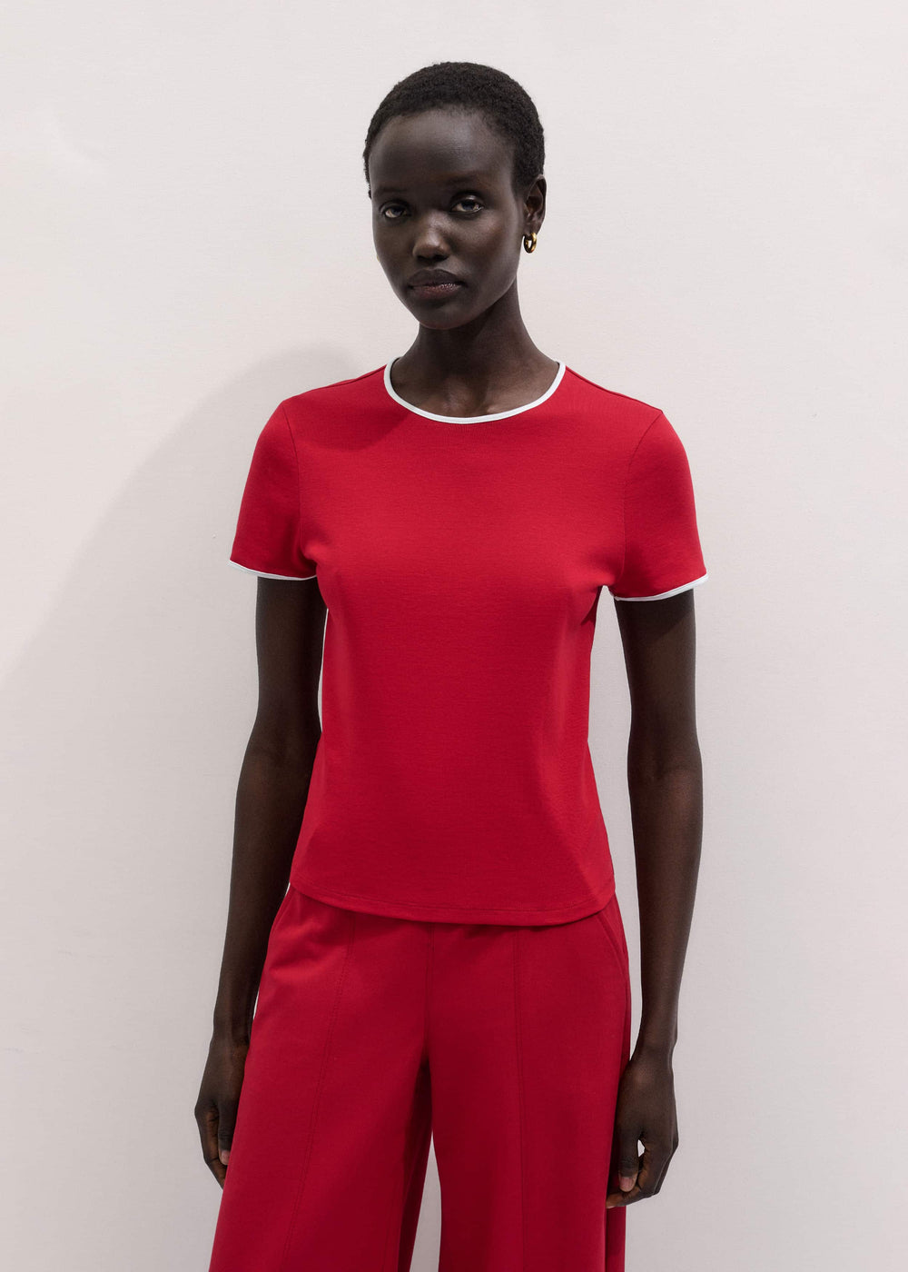 Red Contrast Trim Slim Tee meandem