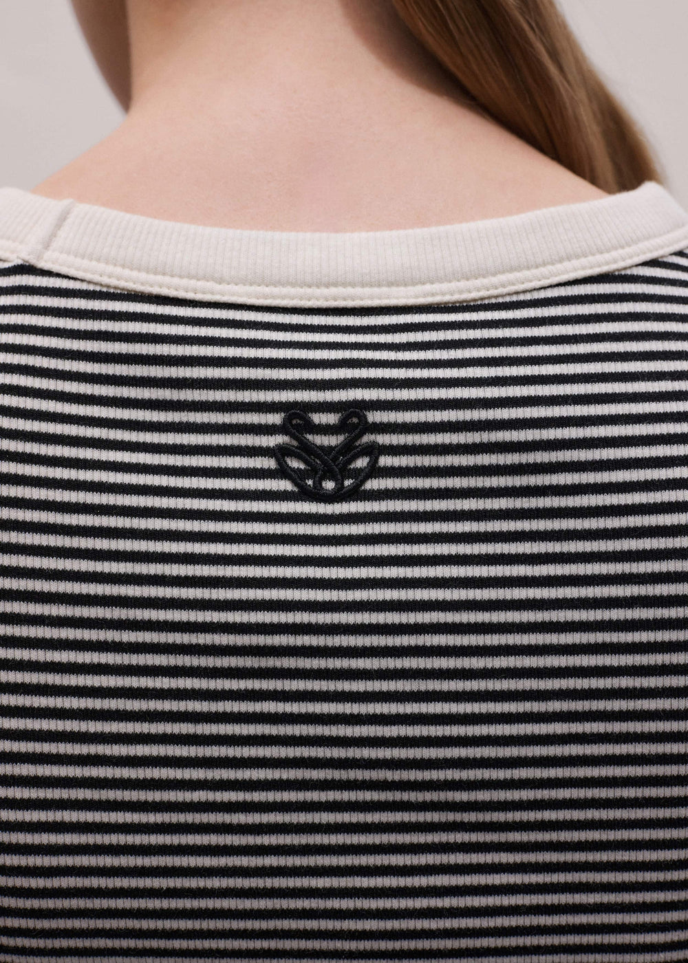 Black Swan Slim Tee meandem