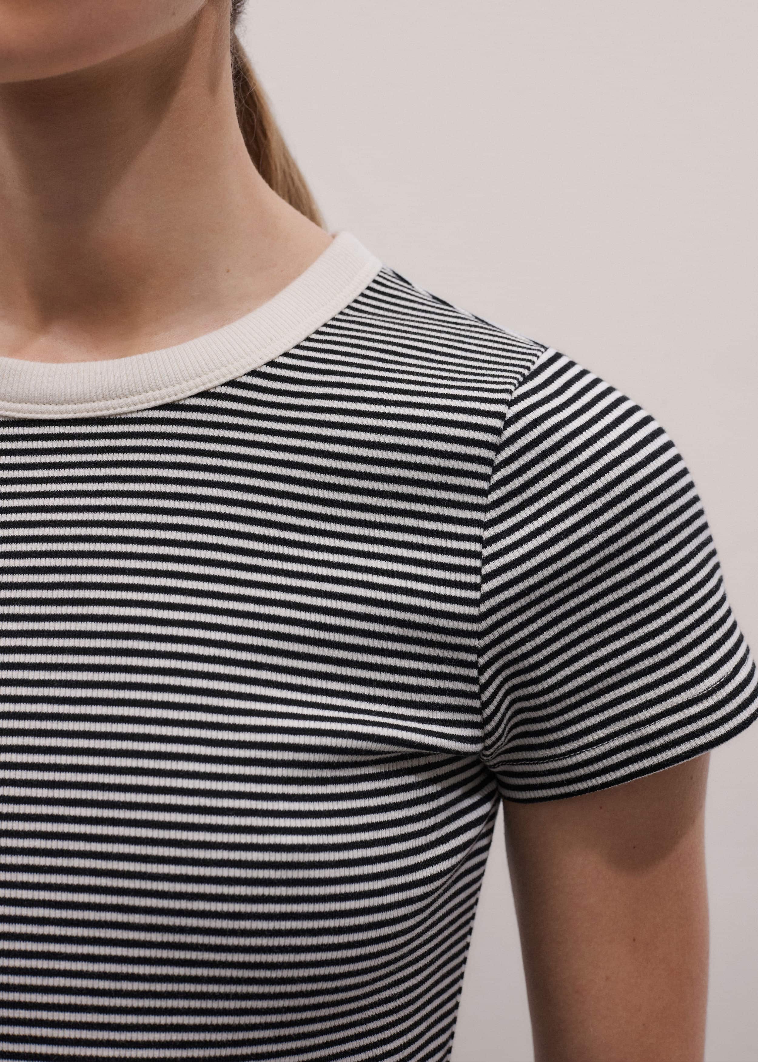 Black Swan Slim Tee meandem