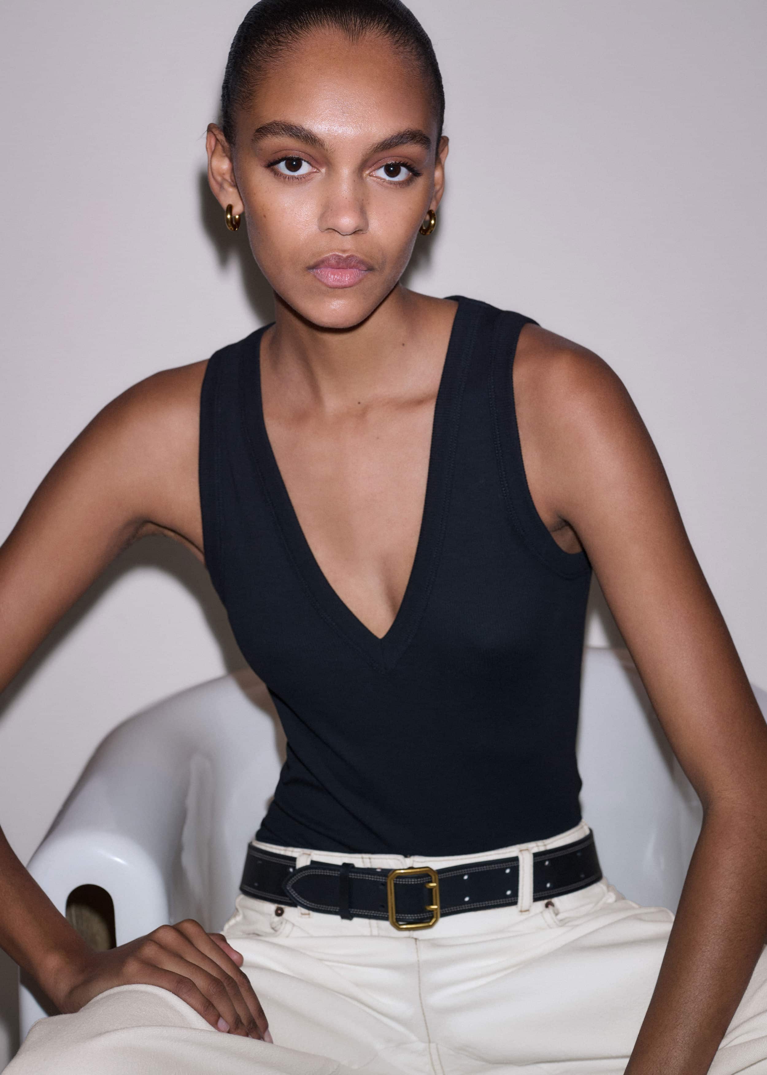 Black Ultimate V-Neck Vest meandem