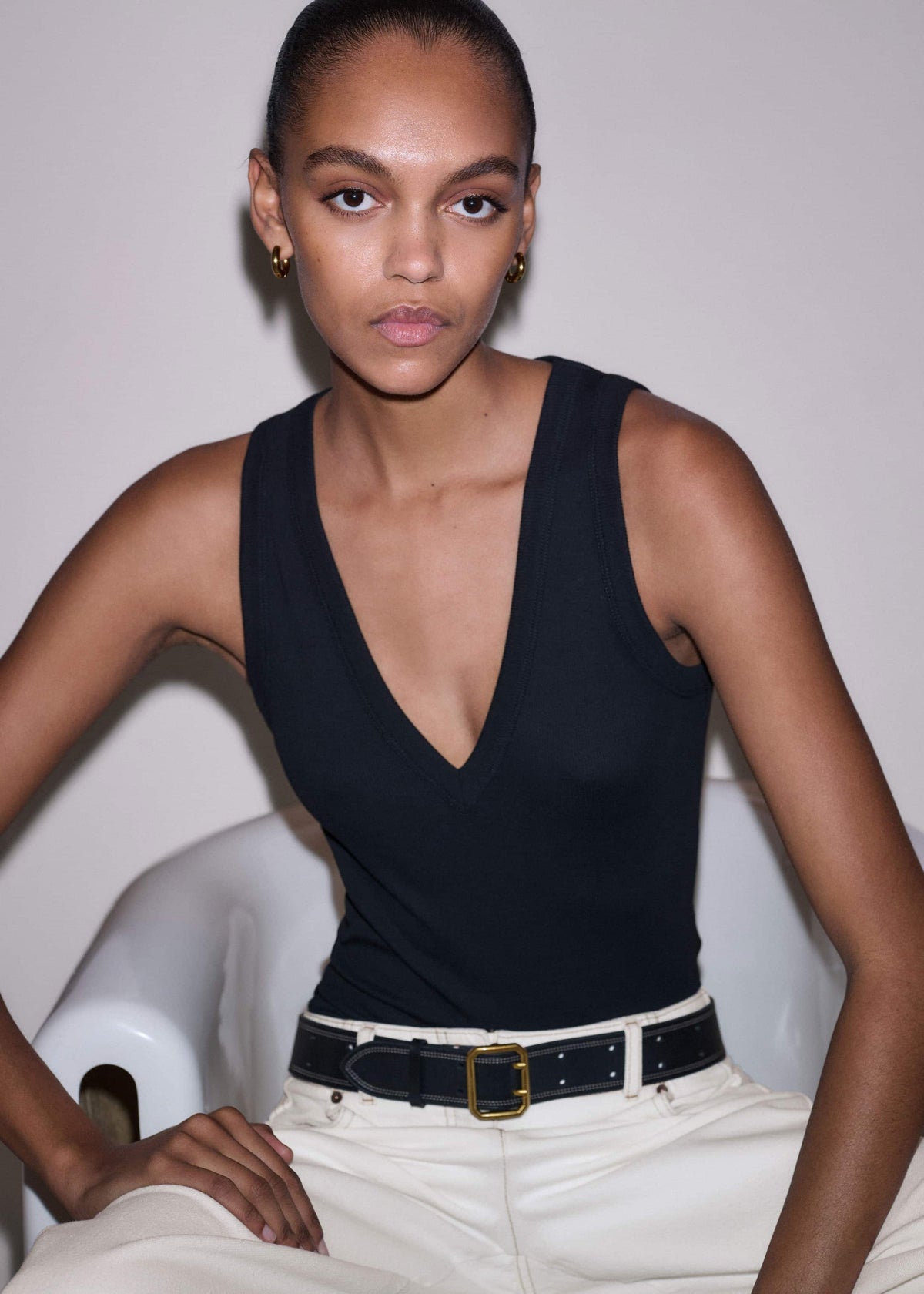Black Ultimate V-Neck Vest meandem
