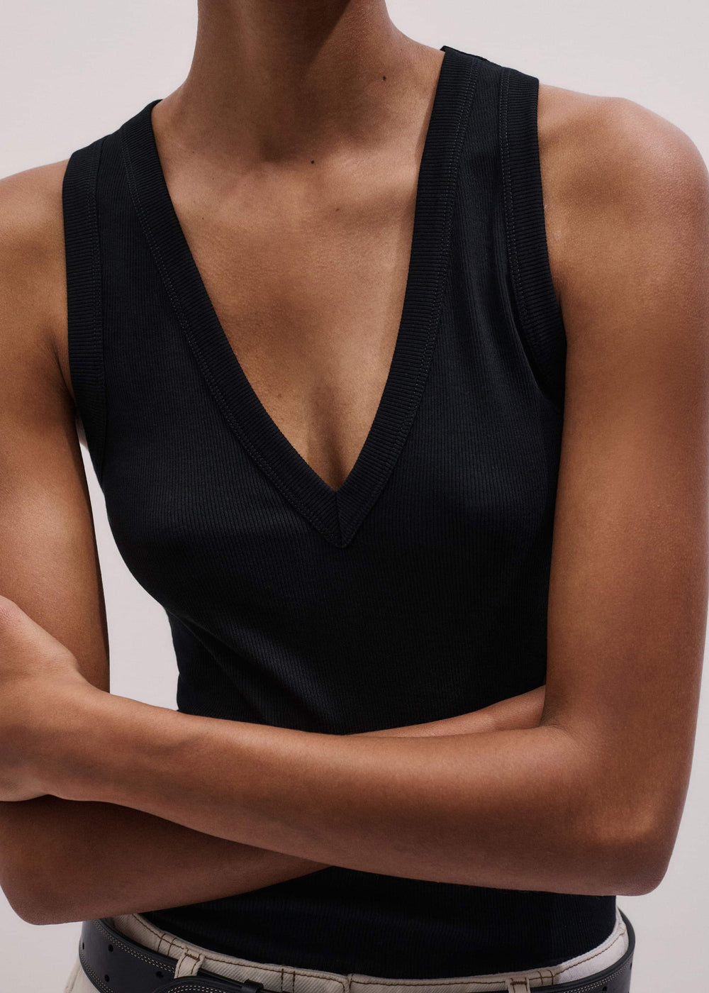 Black Ultimate V-Neck Vest meandem