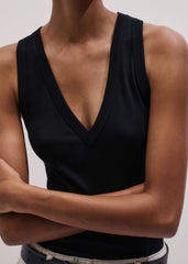Black Ultimate V-Neck Vest meandem