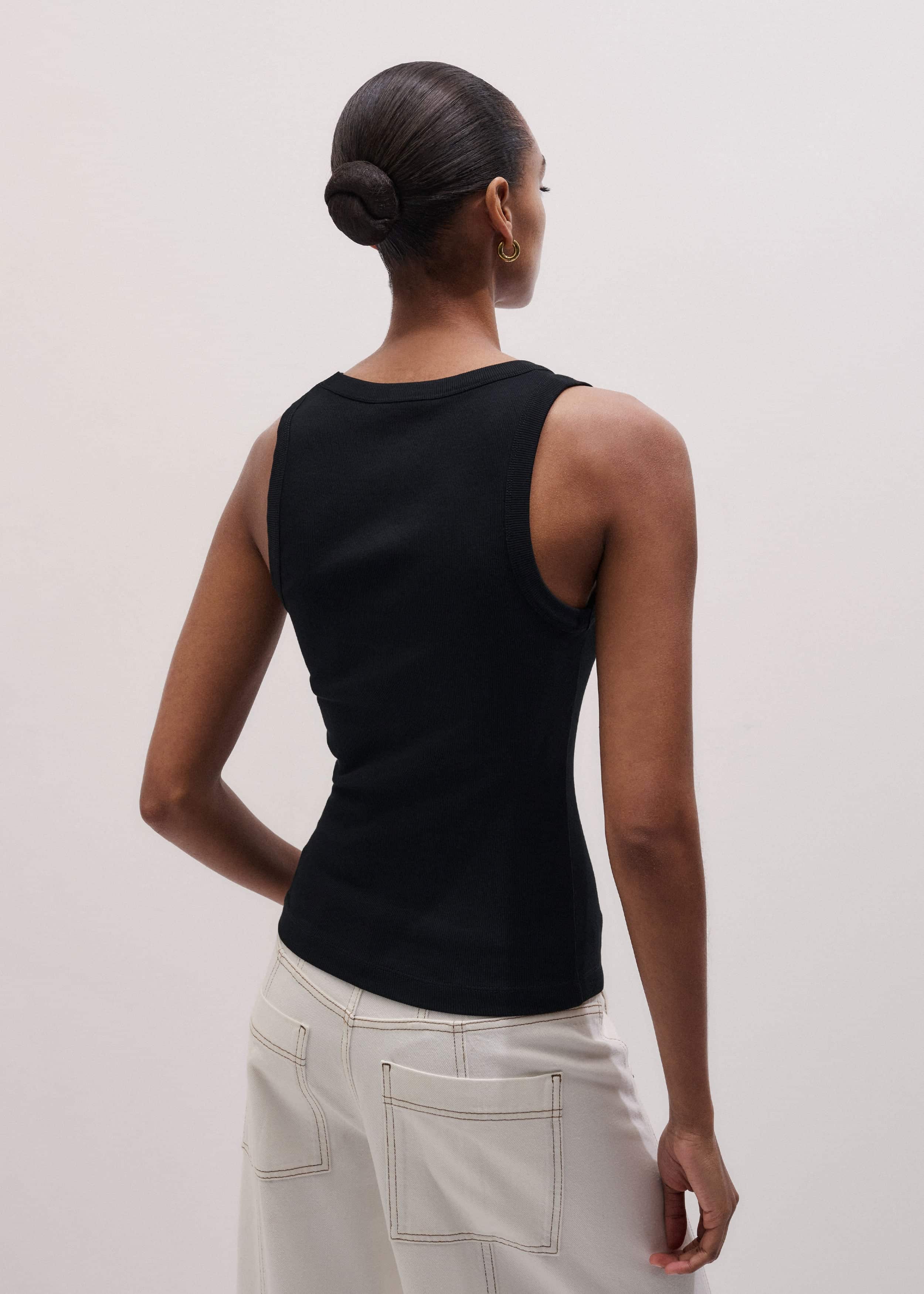 Black Ultimate V-Neck Vest meandem