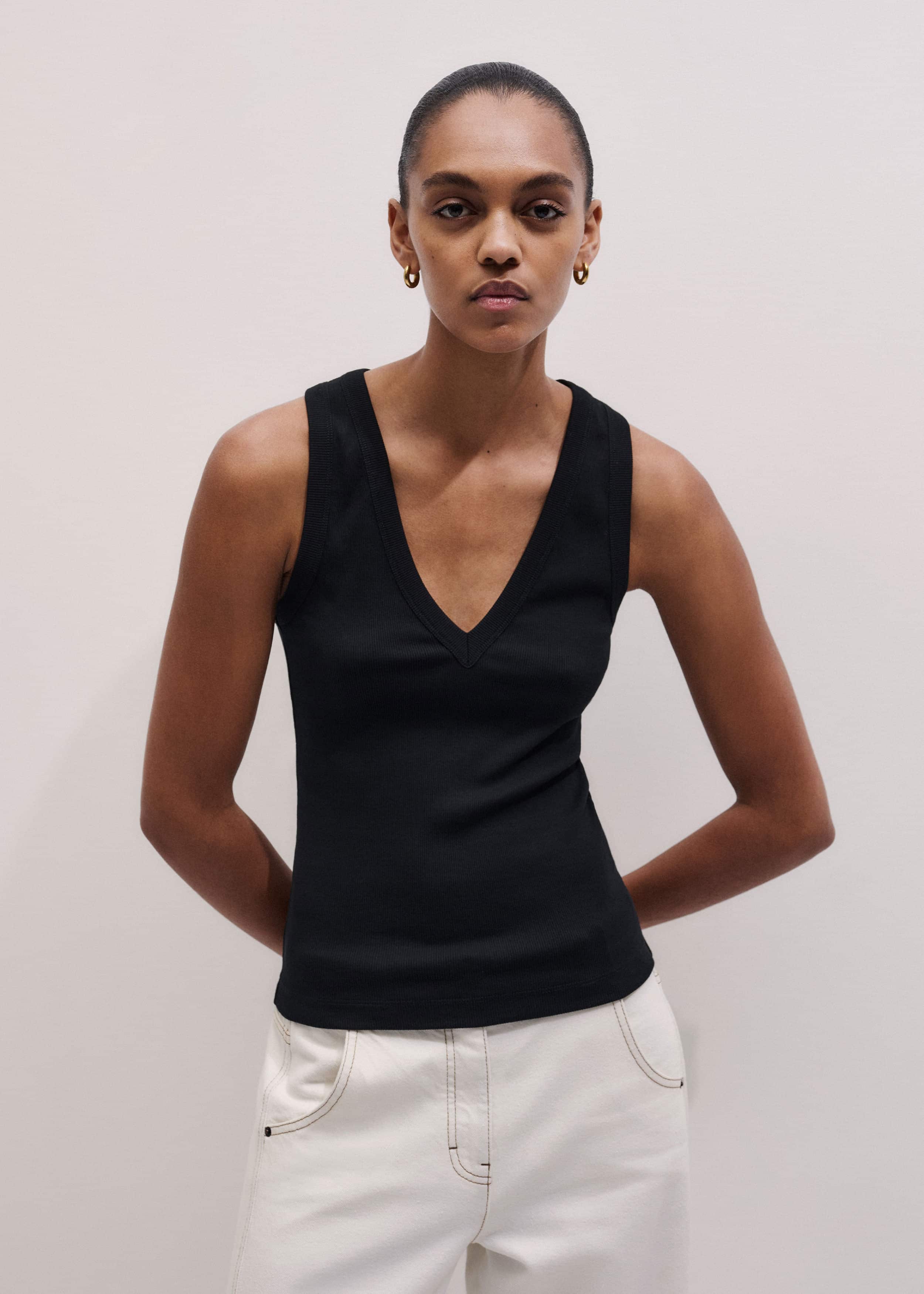 Black Ultimate V-Neck Vest meandem