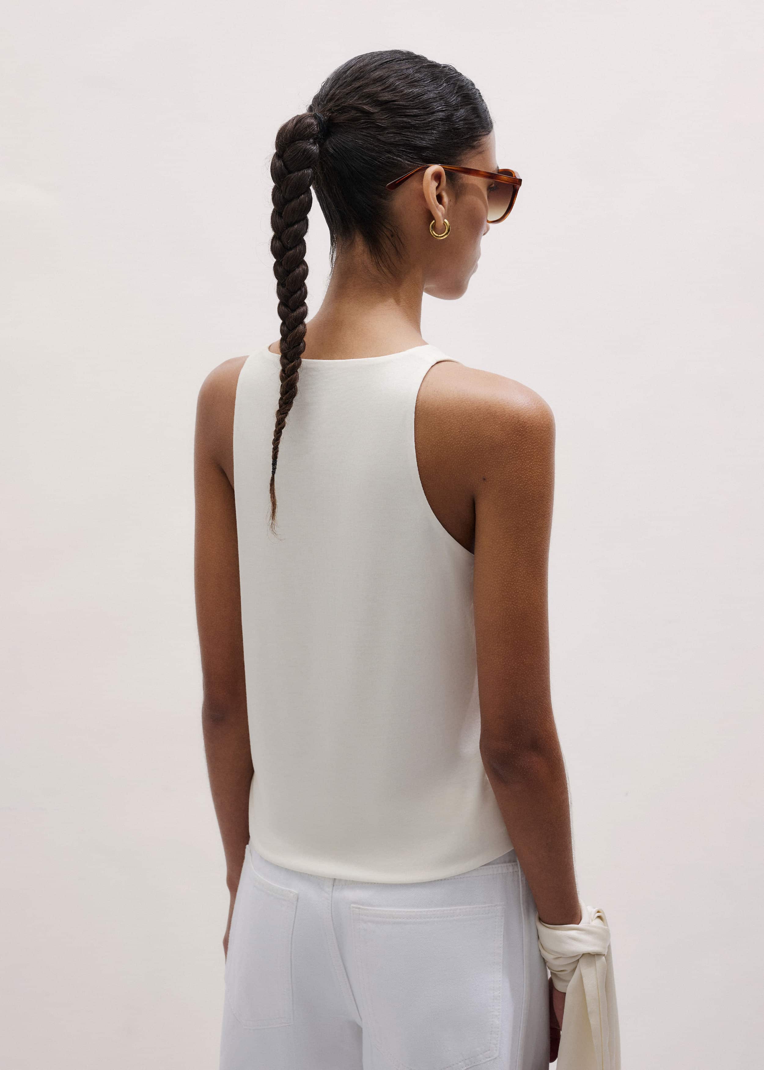 Cream Scoop Neck Vest meandem