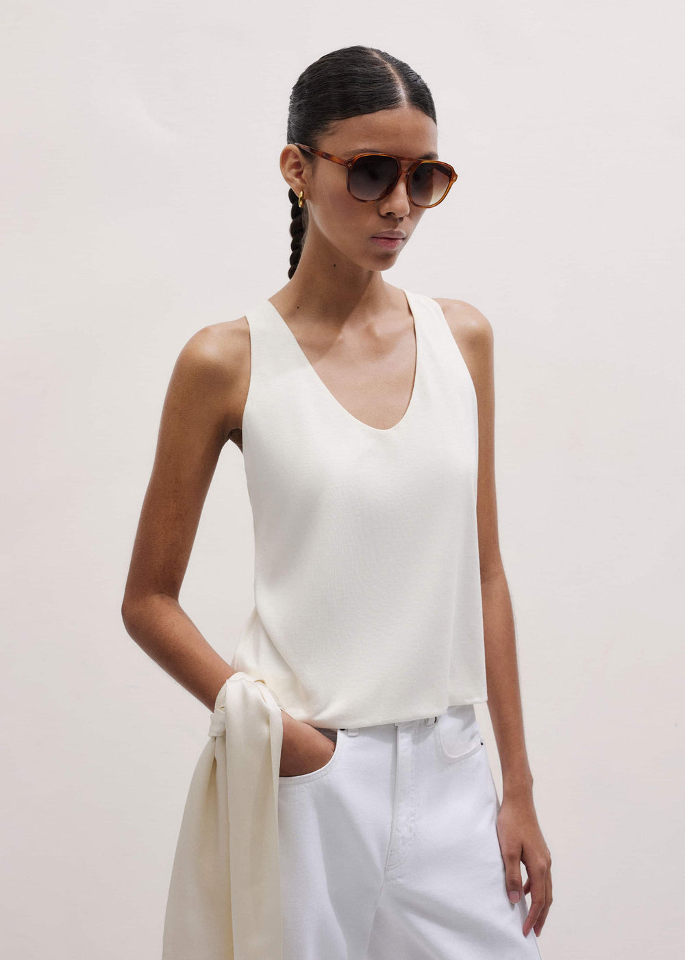 Cream Scoop Neck Vest meandem