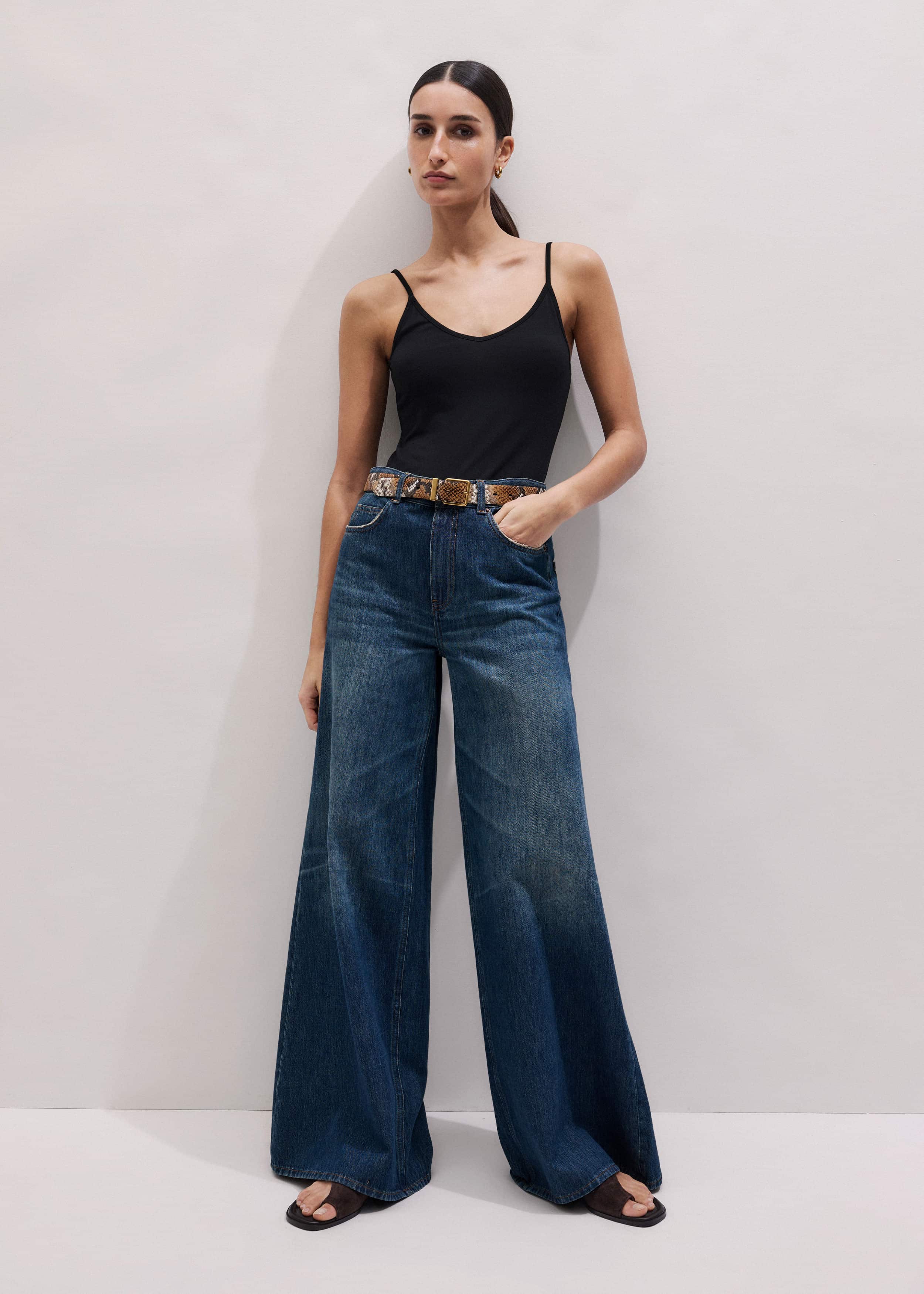 Black Fashion First Aid Cami meandem