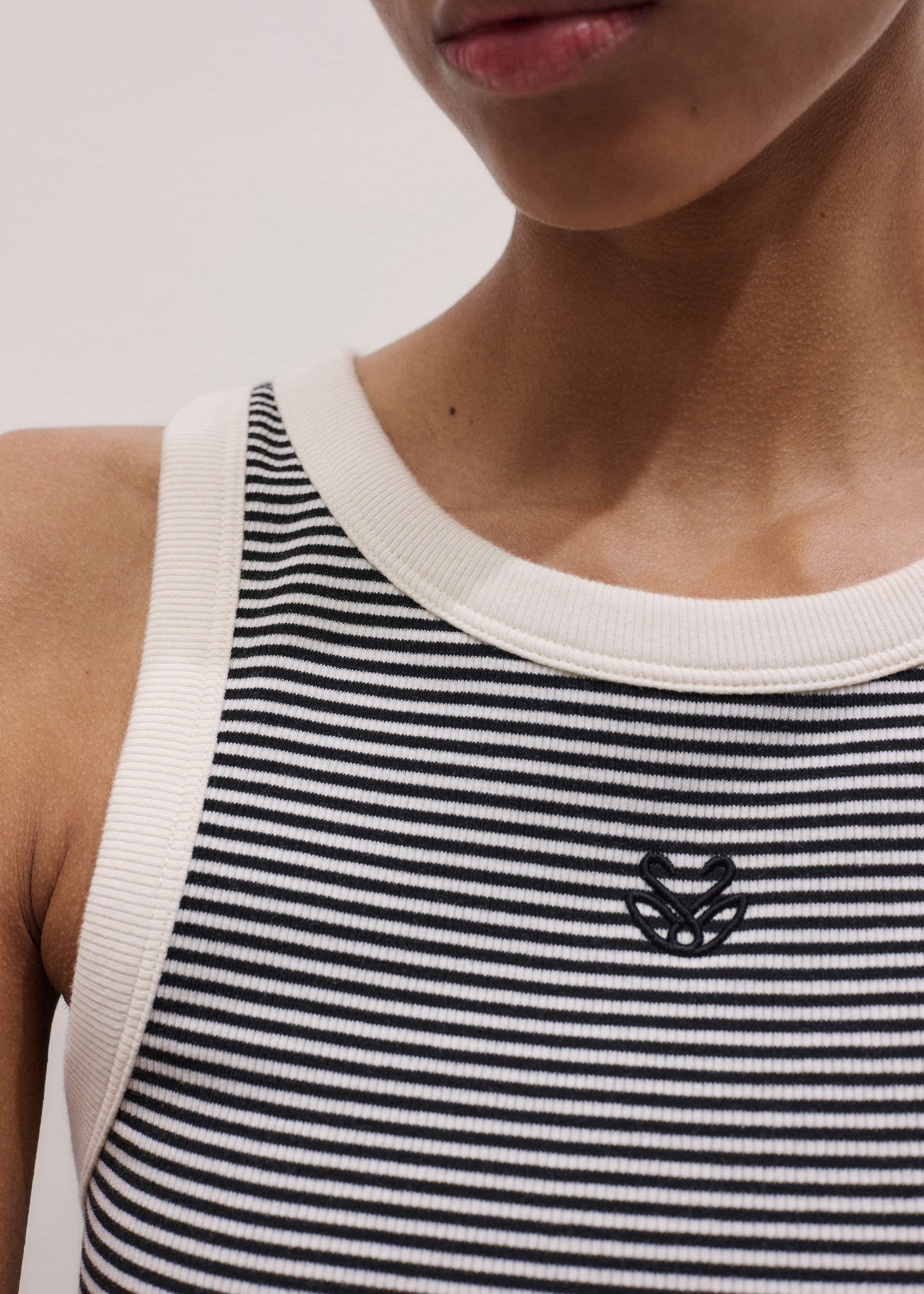 Black Swan Slim Tank Top meandem