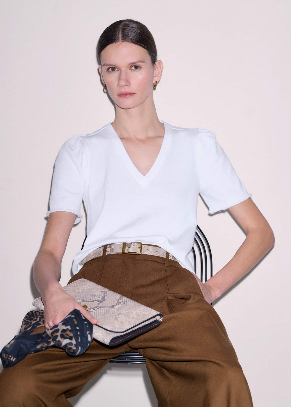 White Raw Edge V-Neck Swing Sweatshirt meandem