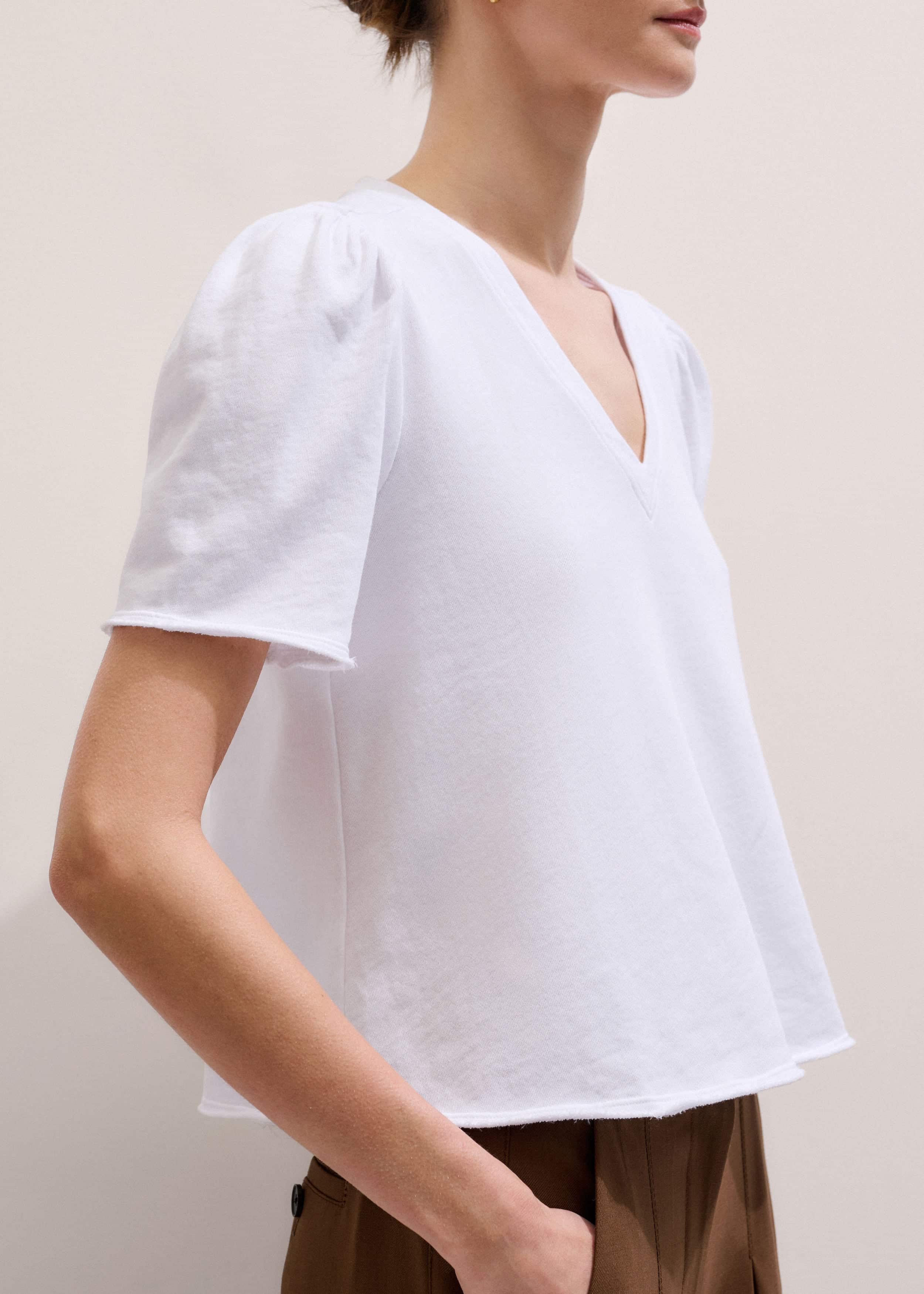 White Raw Edge V-Neck Swing Sweatshirt meandem