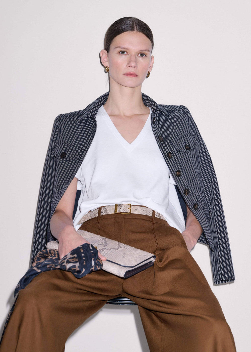 White Raw Edge V-Neck Swing Sweatshirt meandem