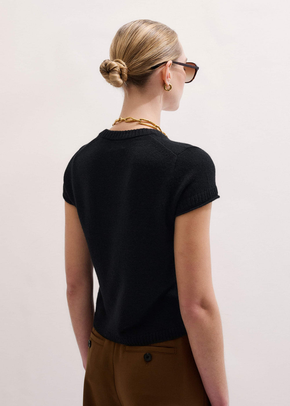 Black Cashmere V-Neck Shrunken Baby Tee meandem