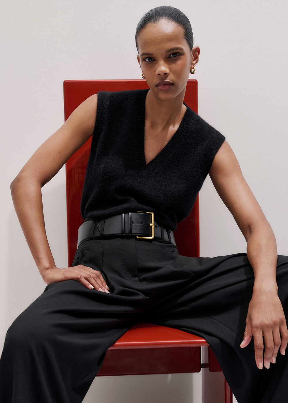 Black V-Neck Straight Knit Vest meandem