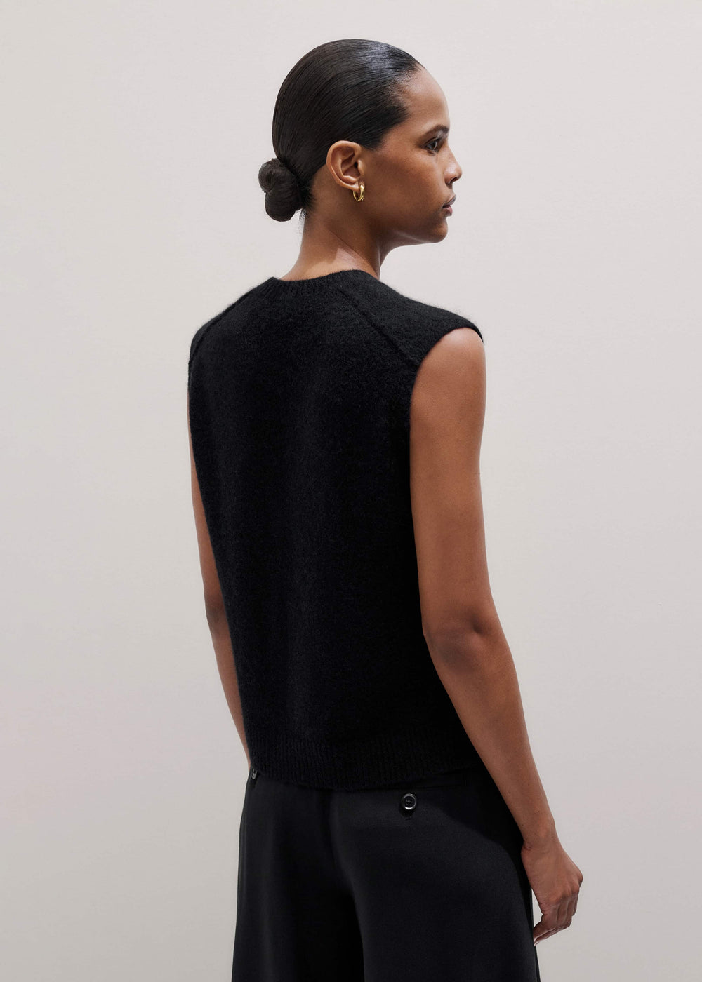 Black V-Neck Straight Knit Vest meandem