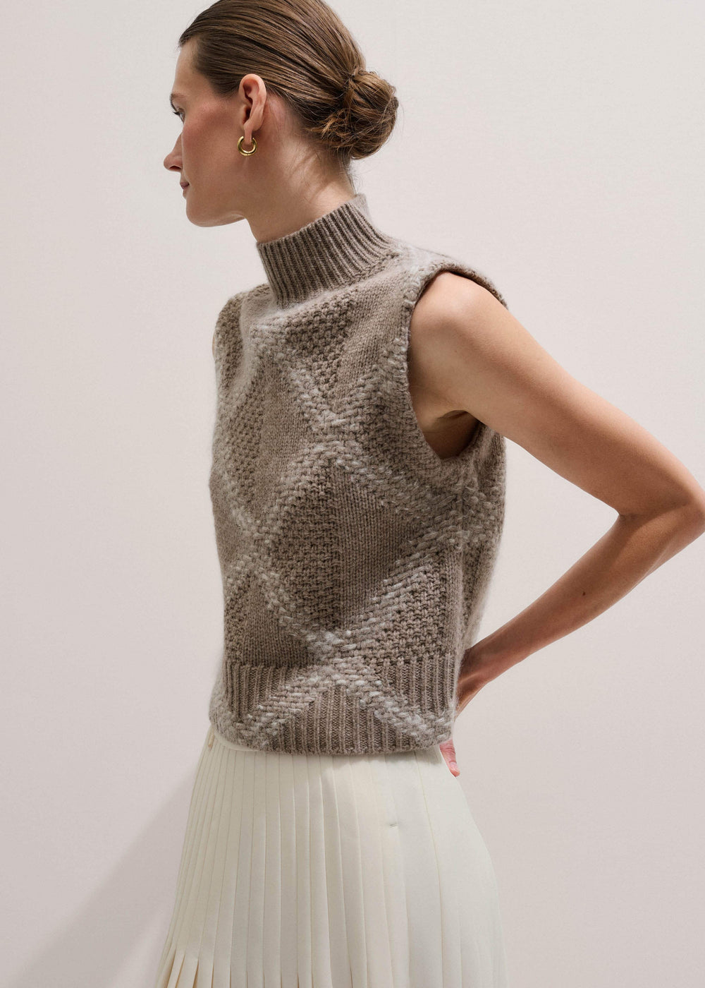 Brown Merino Statement Textured Argyle Sweater Vest meandem