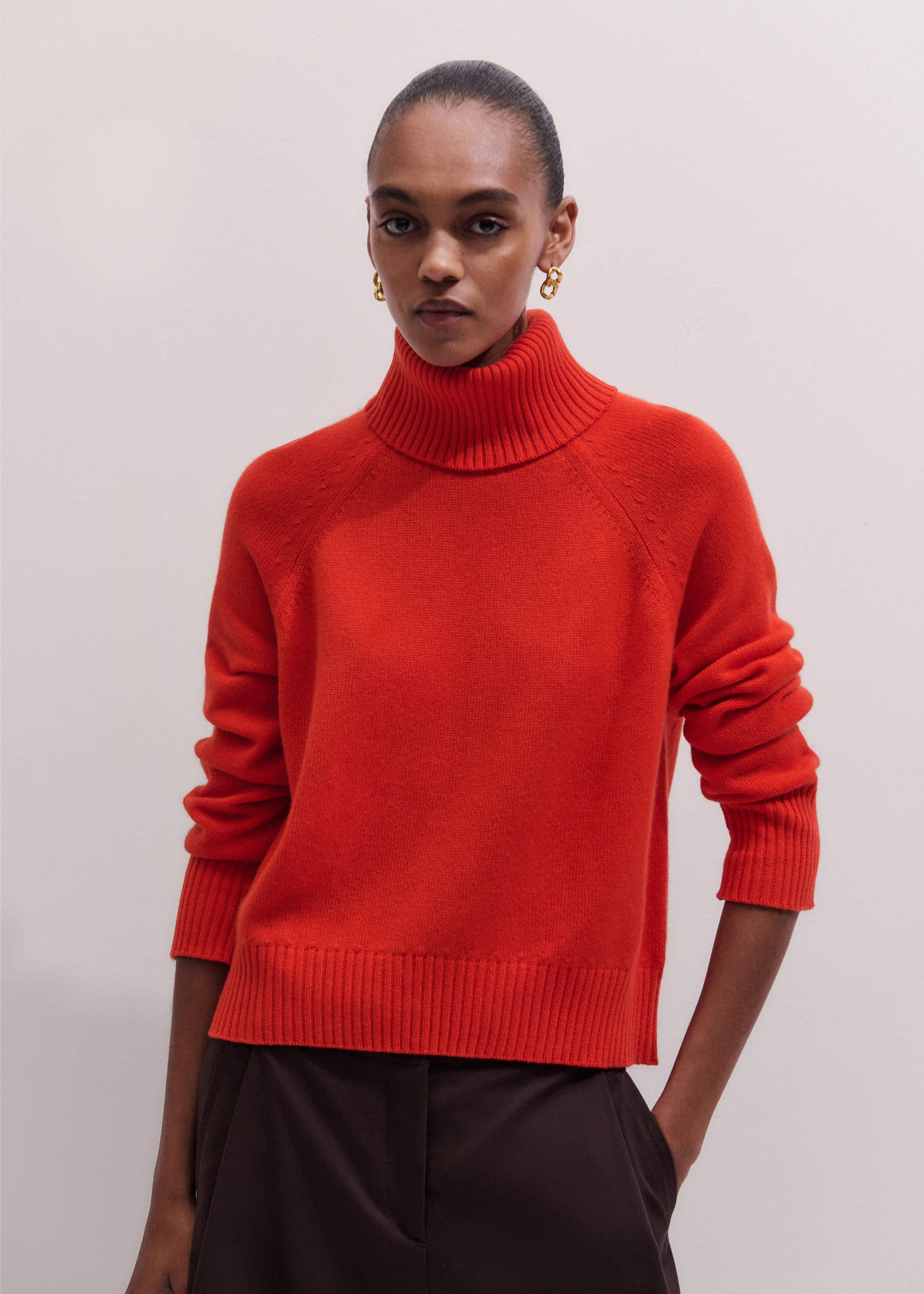 Red Cashmere Curved Hem Raglan Sweater + Snood meandem