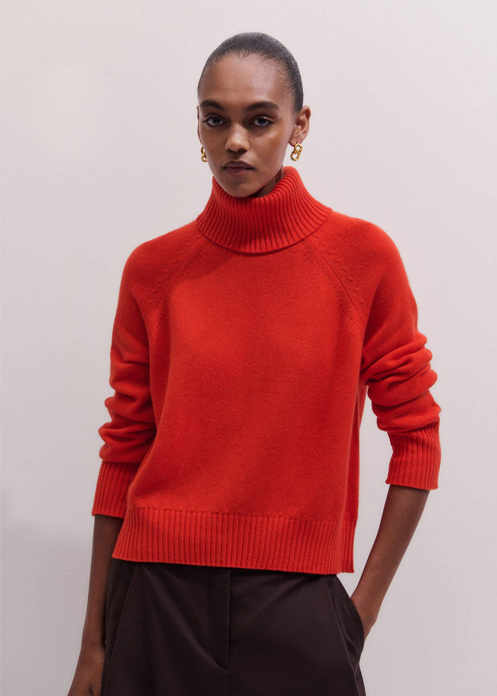 Red Cashmere Curved Hem Raglan Sweater + Snood meandem