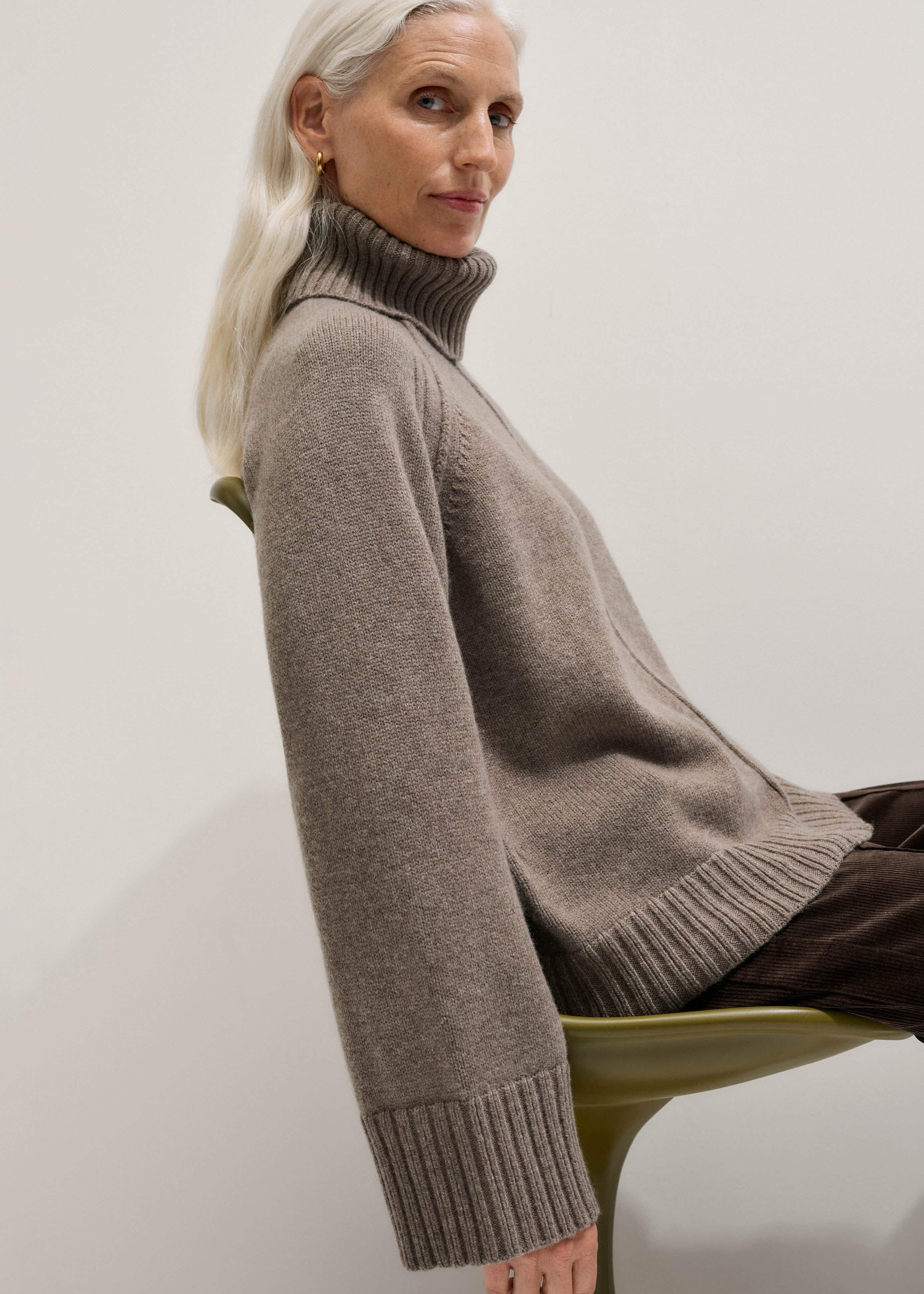 Brown Exposed Seam Raglan Sweater + Snood meandem