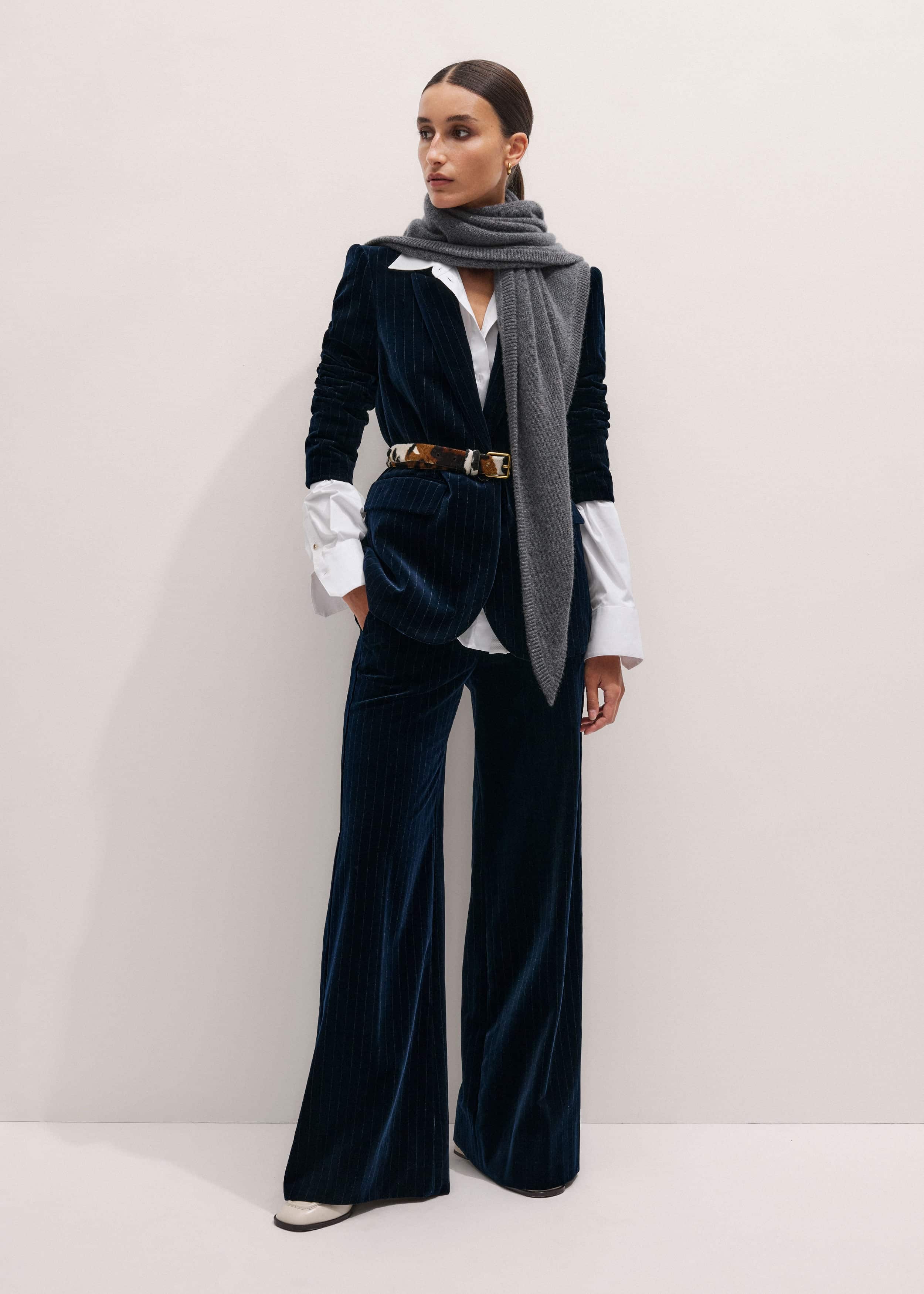 Navy Pinstripe Velvet Sharp Shoulder Blazer meandem