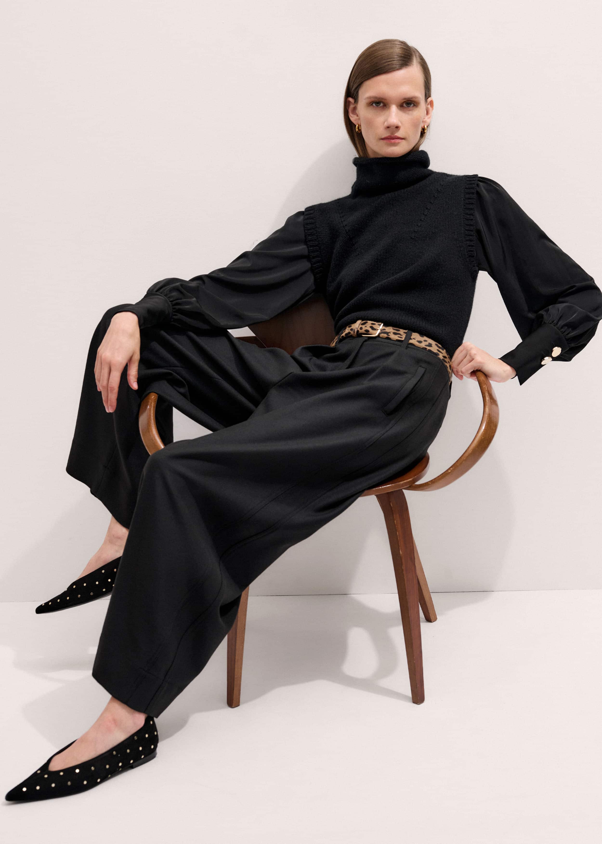 Black Suede Stud Point Flat meandem