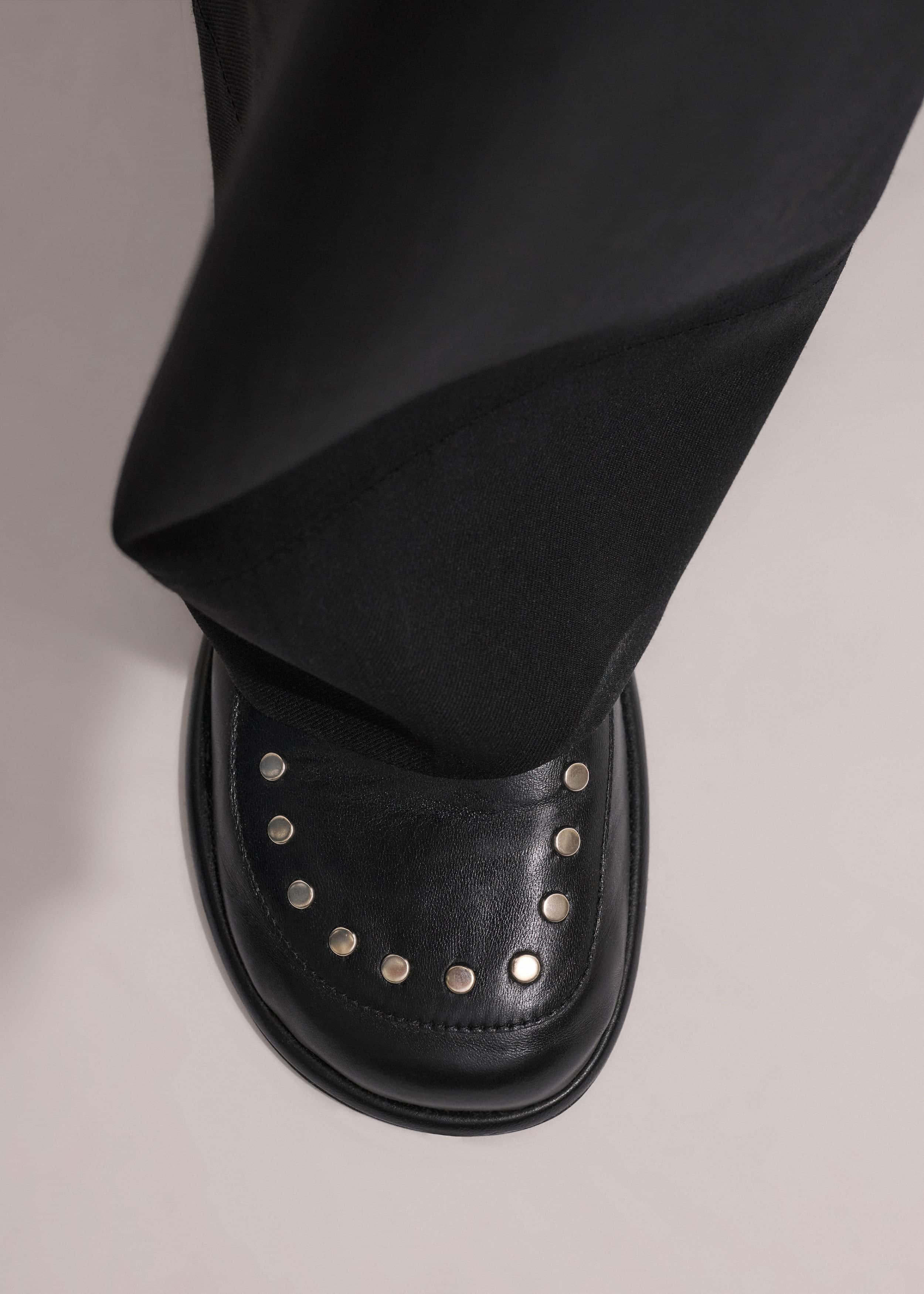 Black Stud Travel Loafer meandem