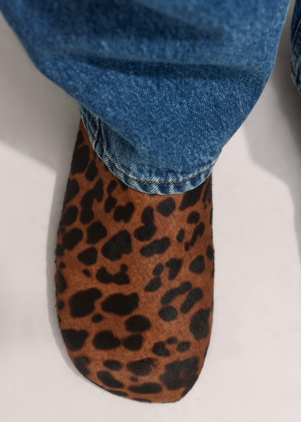 Dark Brown Leopard Print Asymmetric Slipper meandem