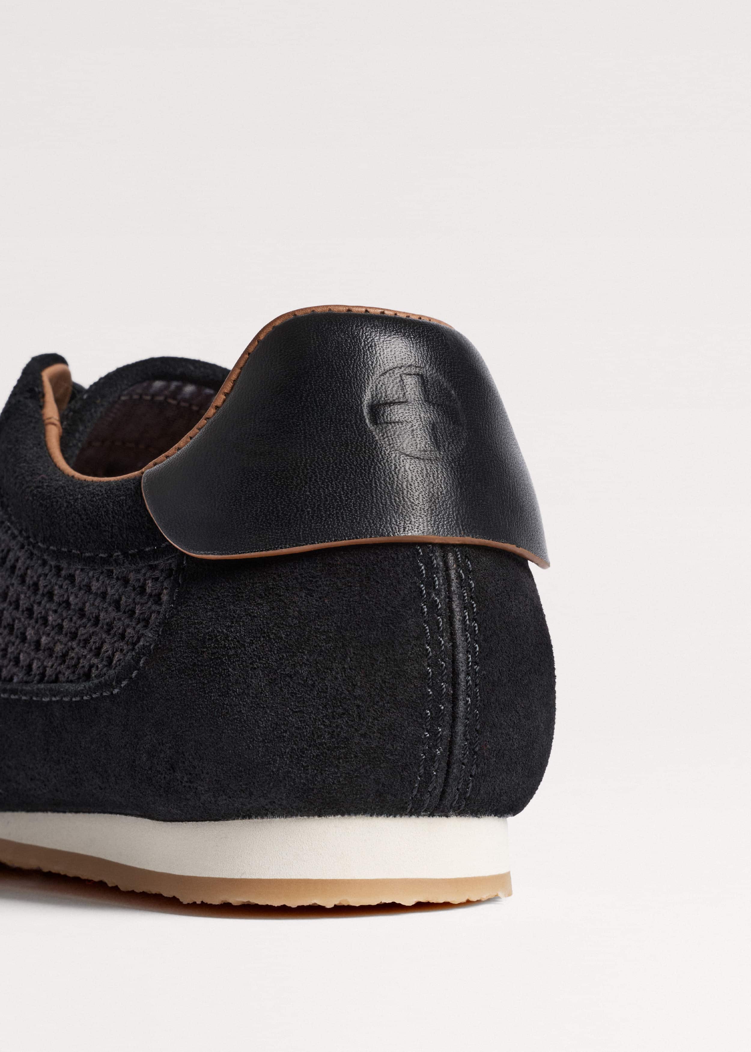 Black Mesh Retro Runner Sneaker meandem
