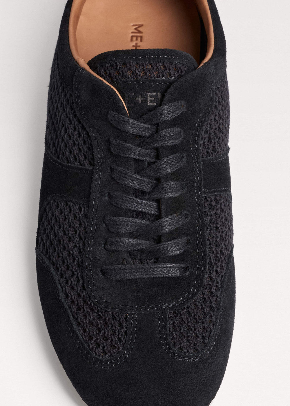 Black Mesh Retro Runner Sneaker meandem
