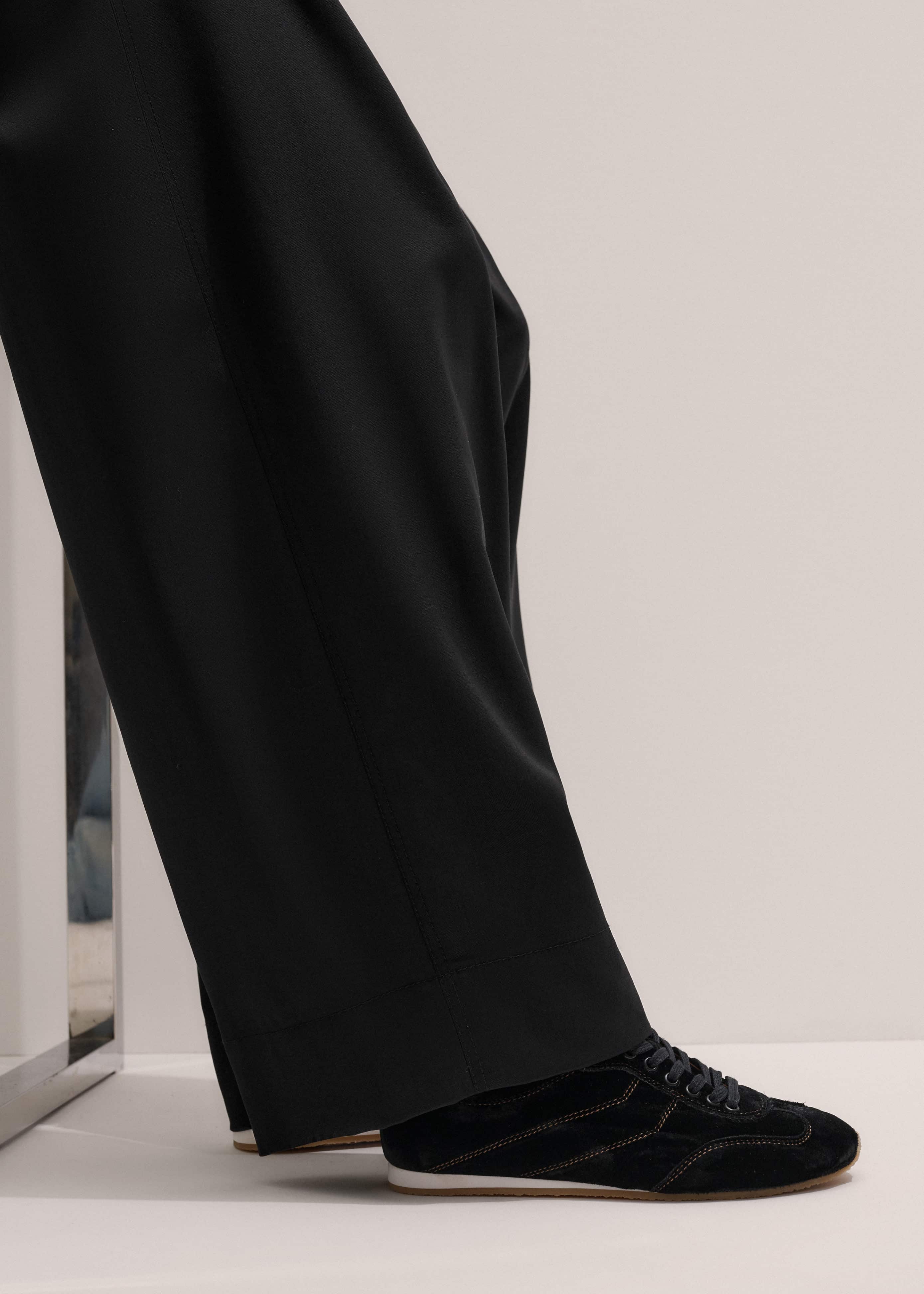 Black Velvet Retro Runner meandem