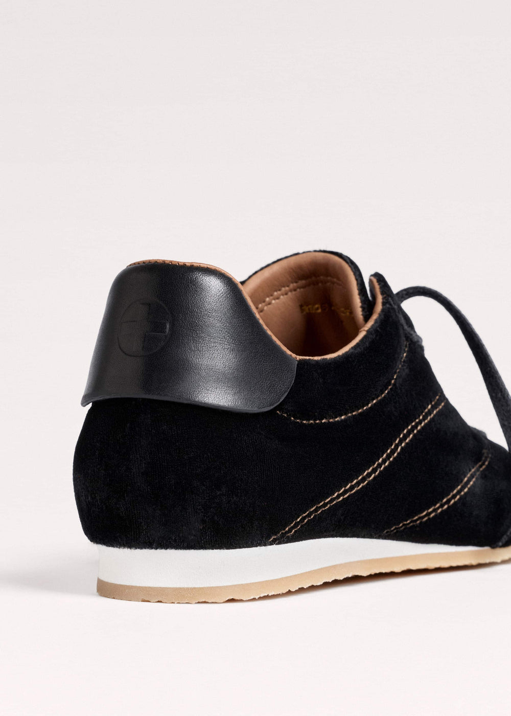 Black Velvet Retro Runner meandem