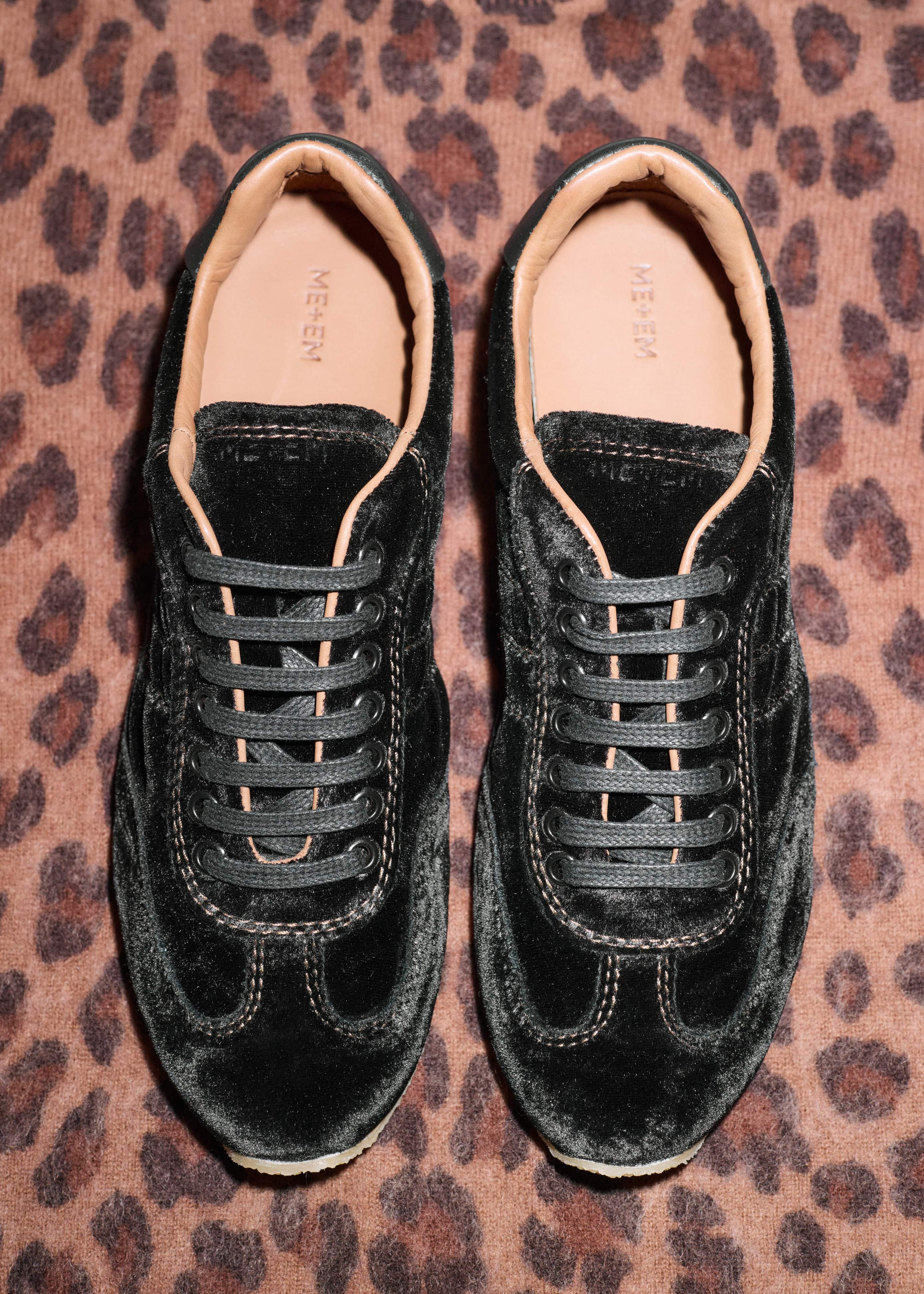 Black Velvet Retro Runner meandem