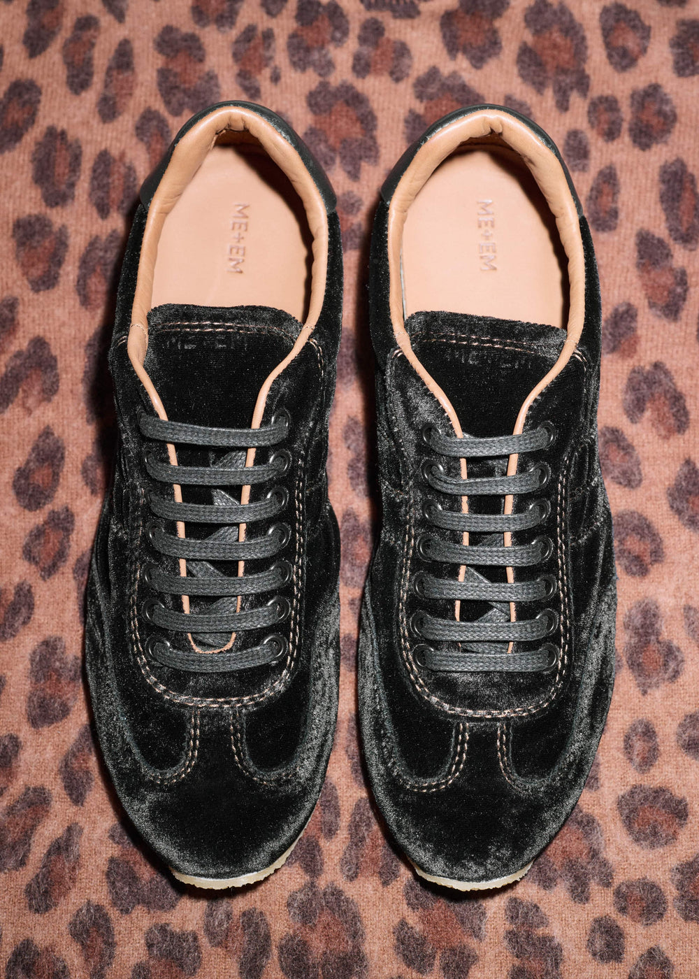 Black Velvet Retro Runner meandem