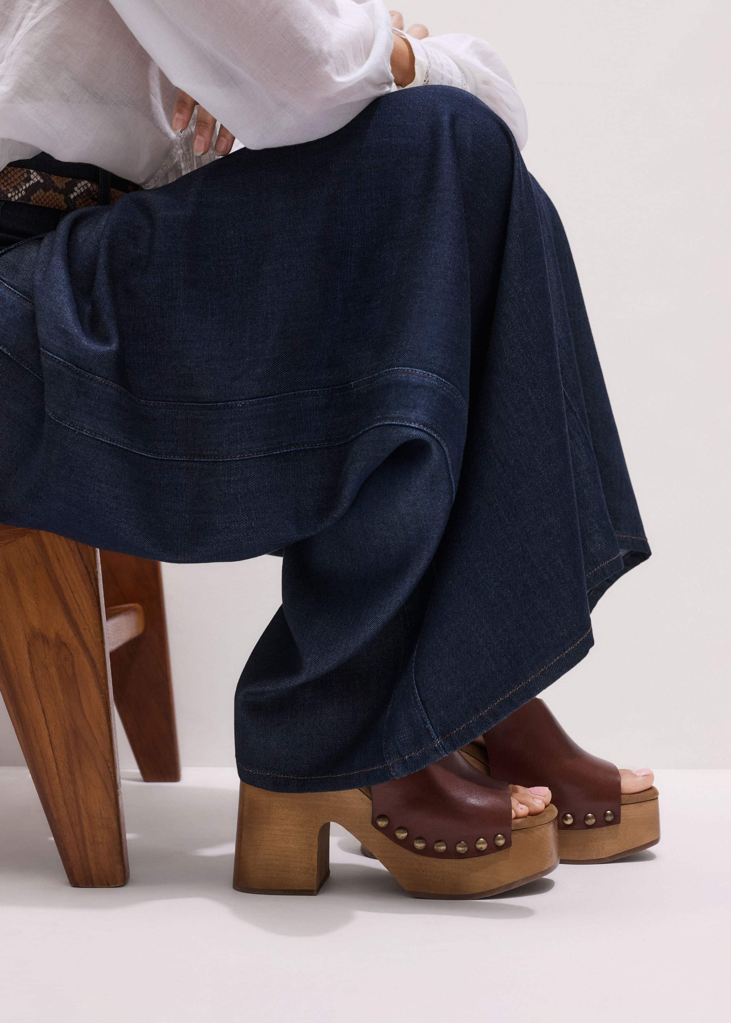 Dark Brown High Front Clog meandem